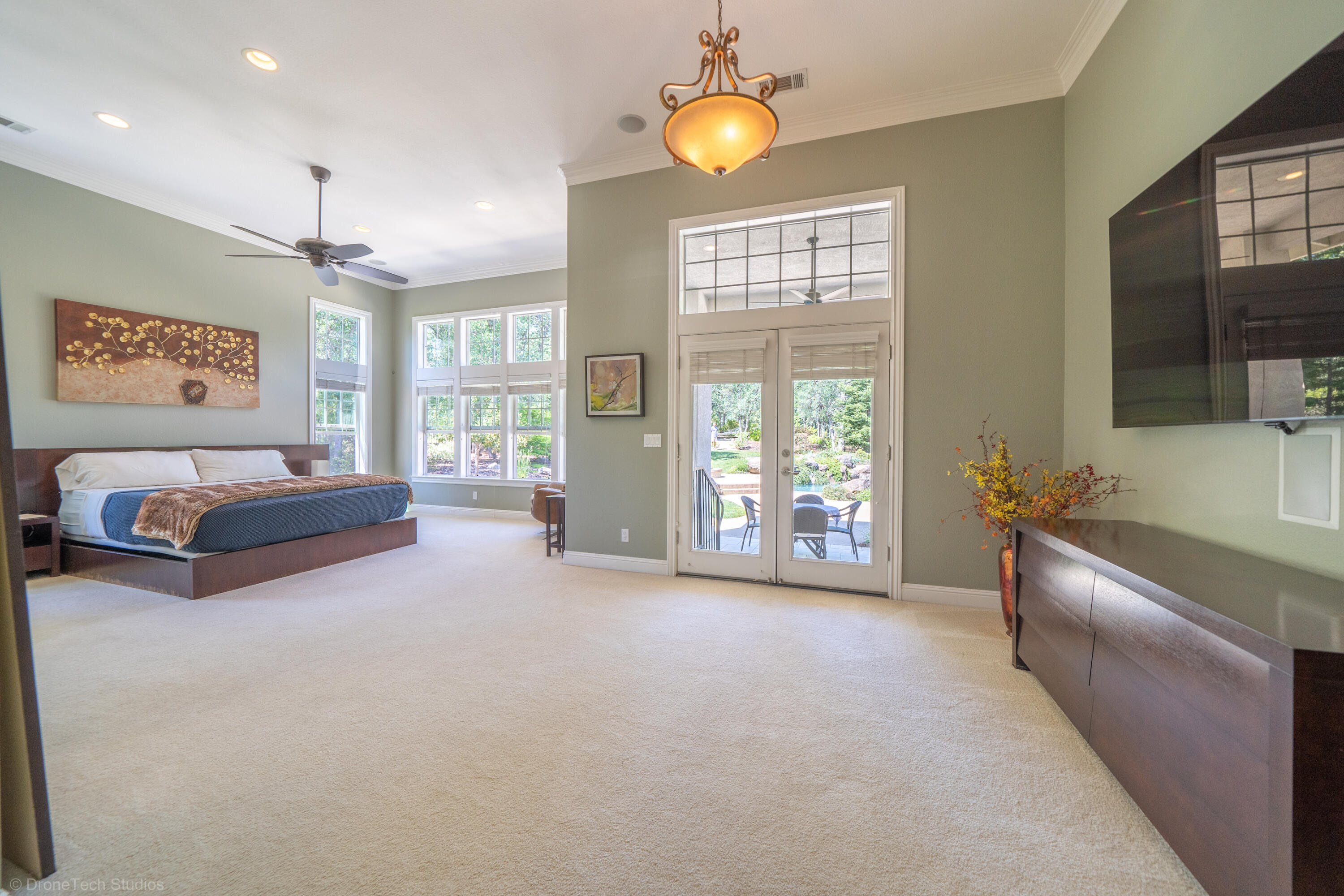 13096 Tierra Heights Road Redding, CA 96003 - Photo 15 of 105 Interior-31