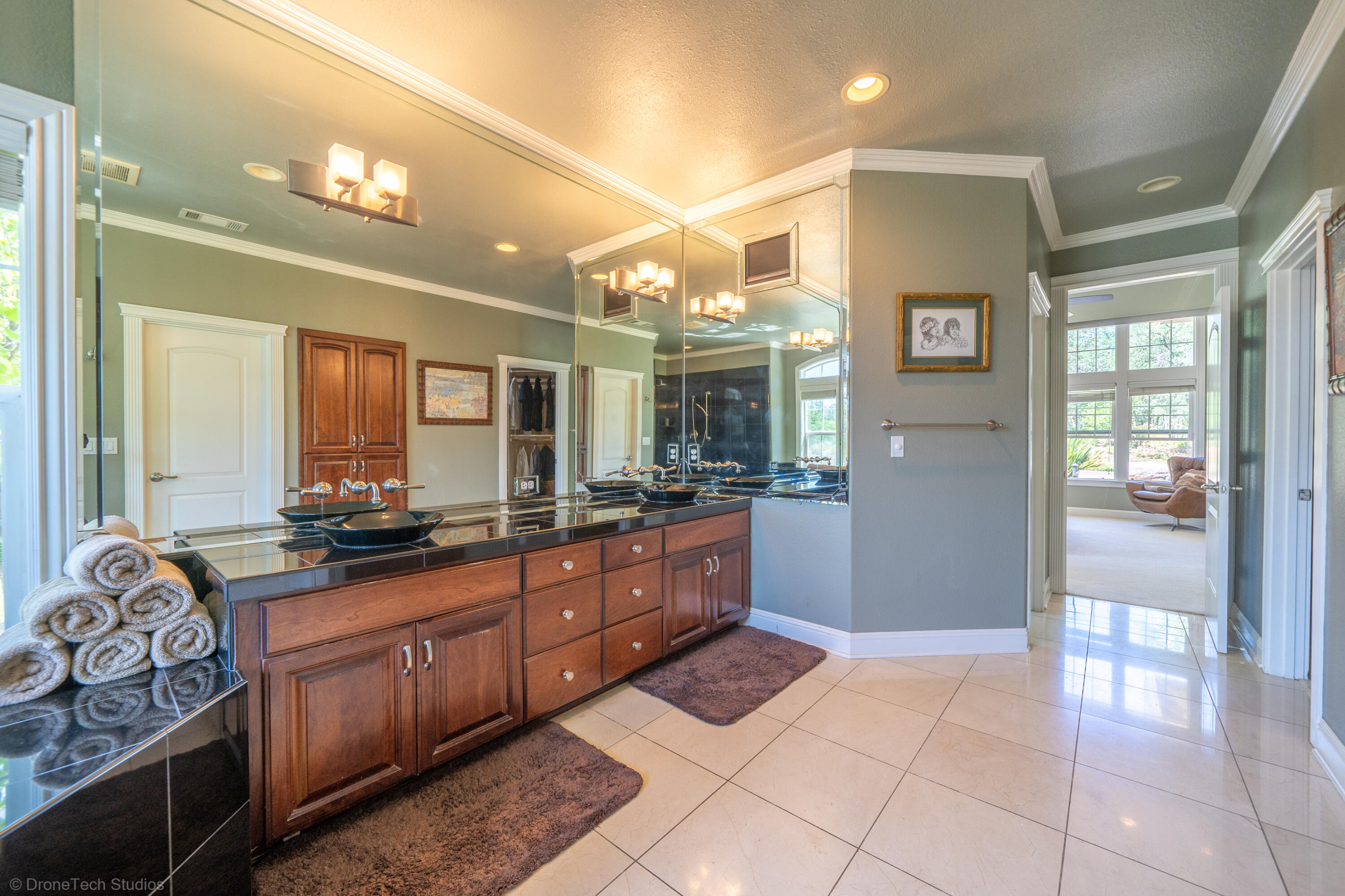 13096 Tierra Heights Road Redding, CA 96003 - Photo 17 of 105 Interior-41