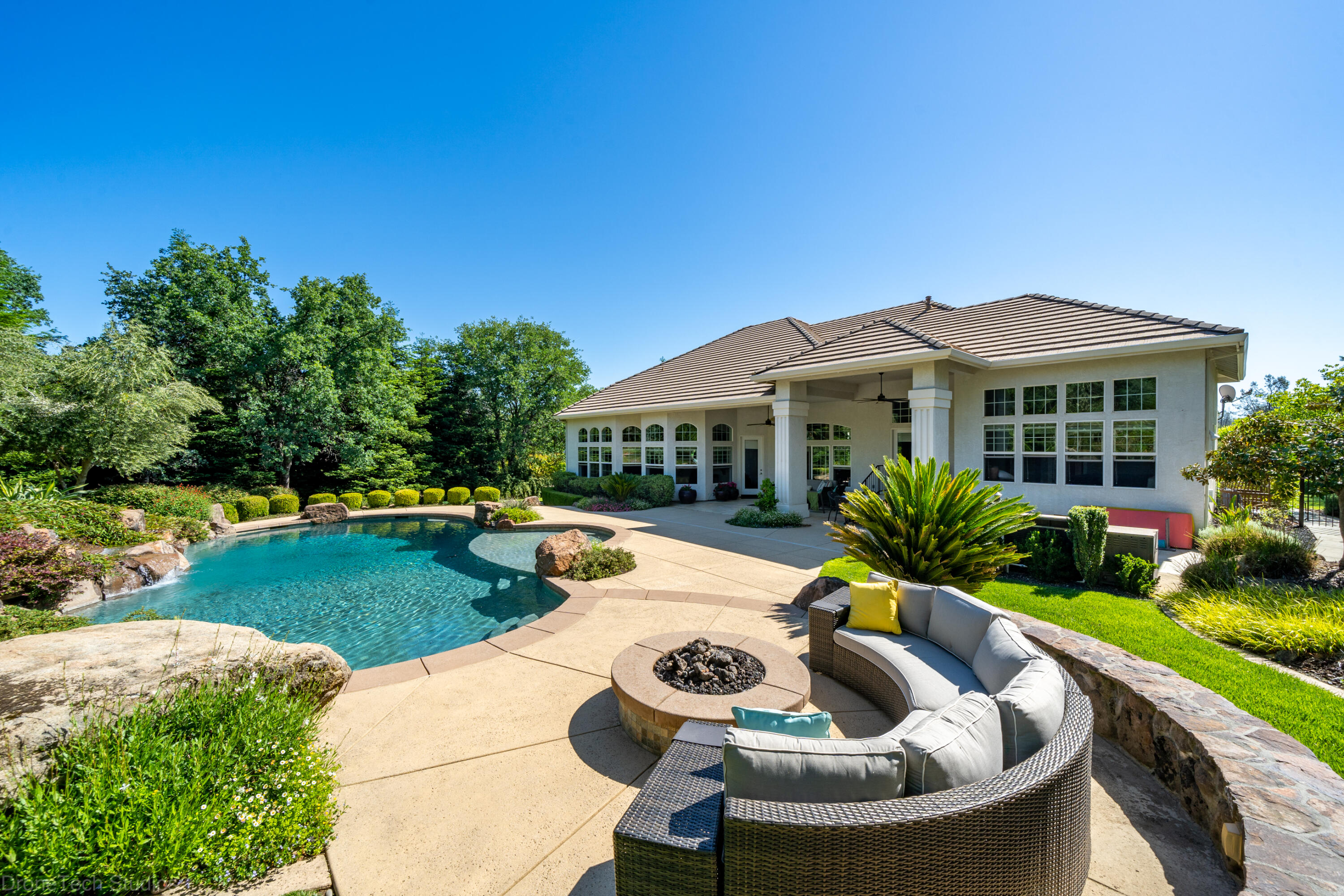 13096 Tierra Heights Road Redding, CA 96003 - Photo 24 of 105 Exterior-44