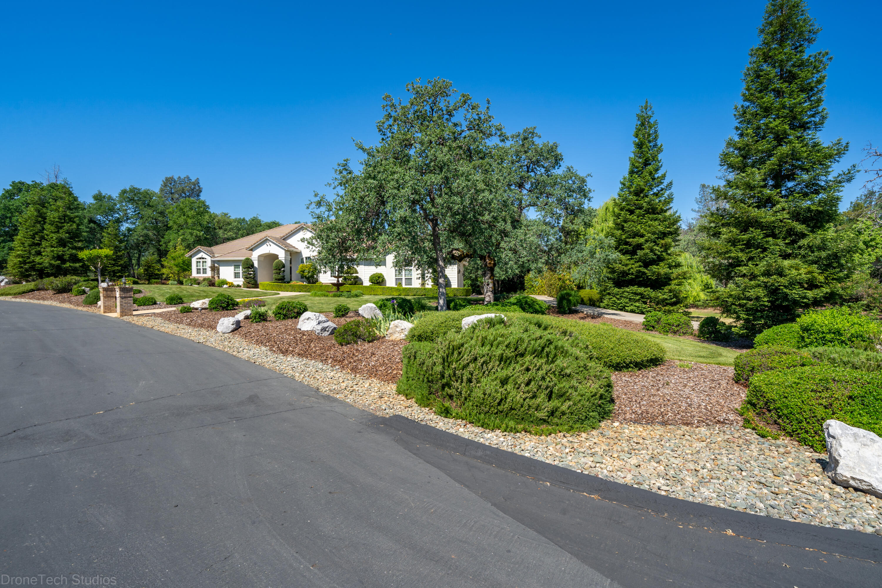 13096 Tierra Heights Road Redding, CA 96003 - Photo 25 of 105 Exterior-1