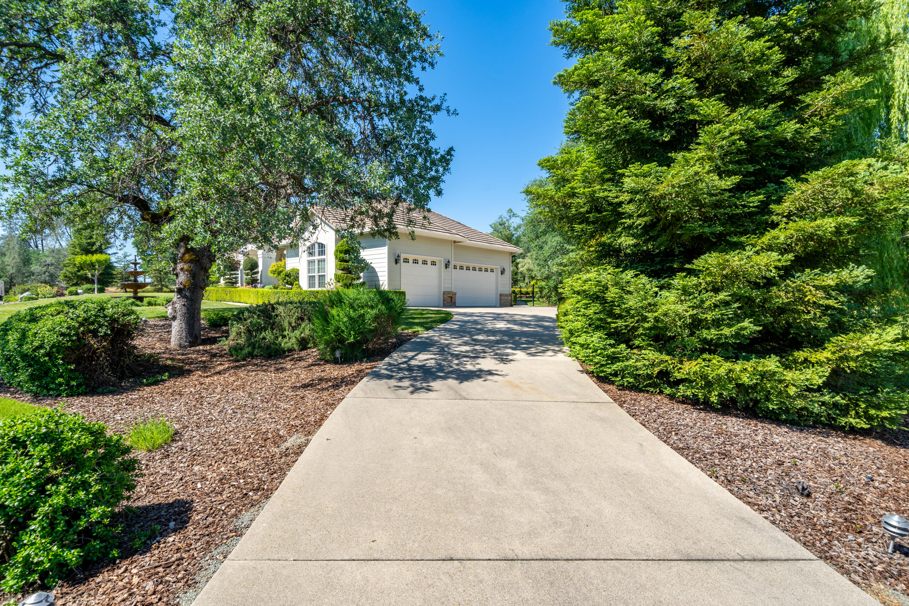 13096 Tierra Heights Road Redding, CA 96003 - Photo 27 of 105 Exterior-18