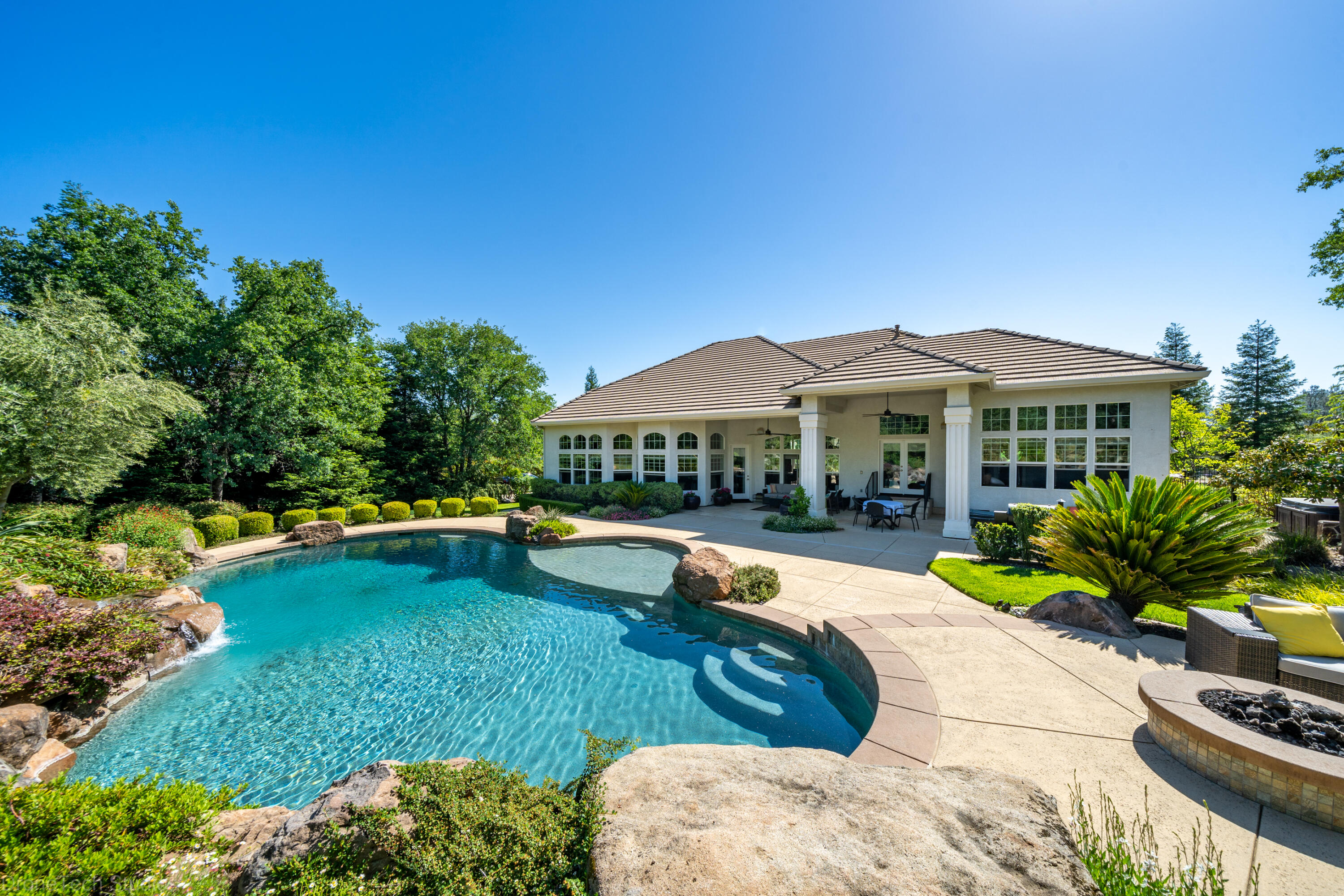 13096 Tierra Heights Road Redding, CA 96003 - Photo 3 of 105 Exterior-47