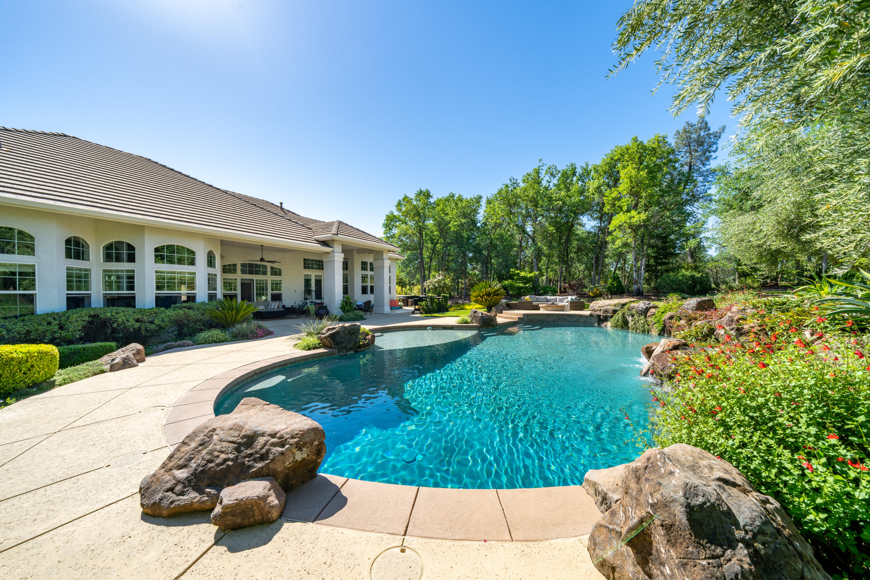 13096 Tierra Heights Road Redding, CA 96003 - Photo 35 of 105 Exterior-34