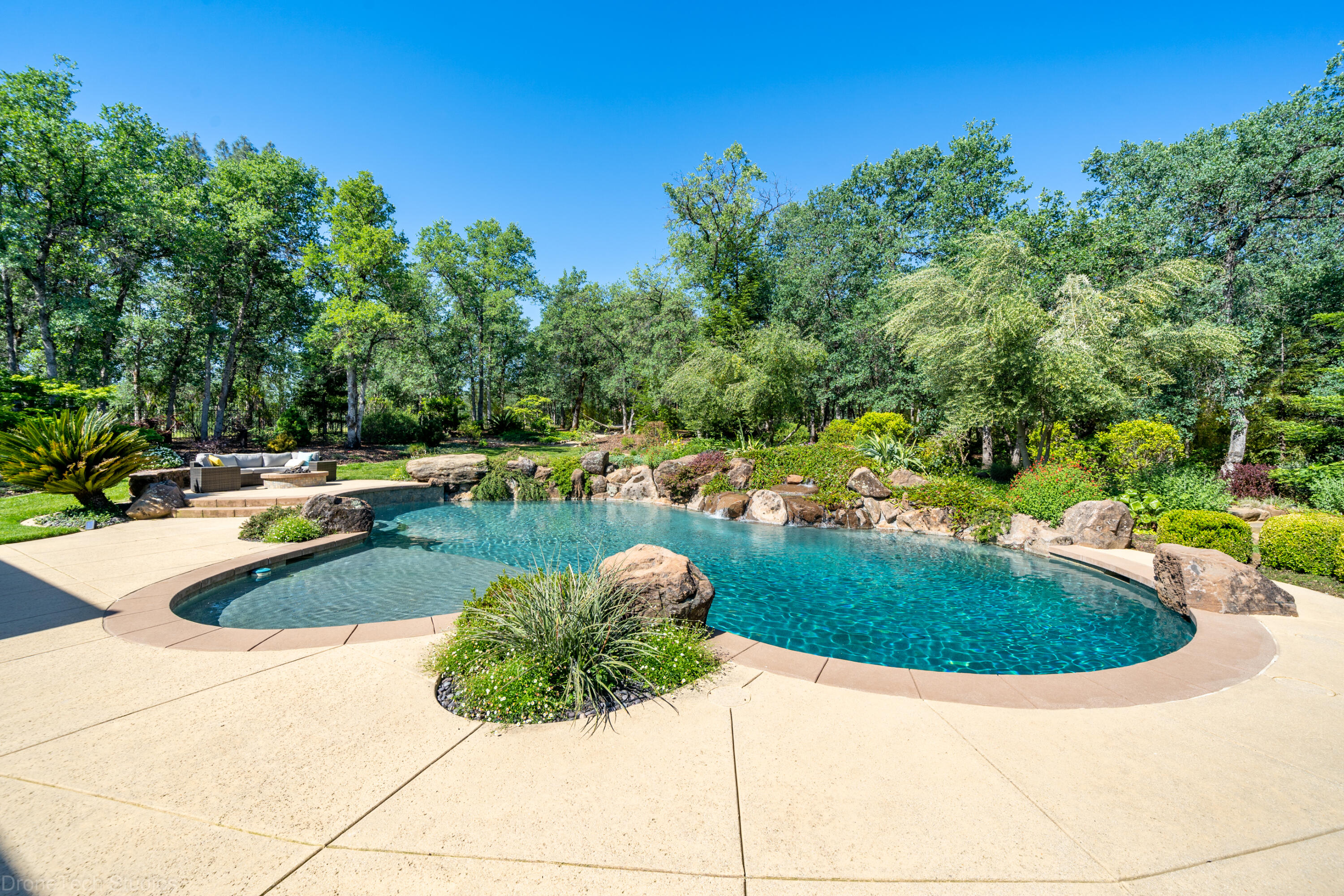 13096 Tierra Heights Road Redding, CA 96003 - Photo 36 of 105 Exterior-35