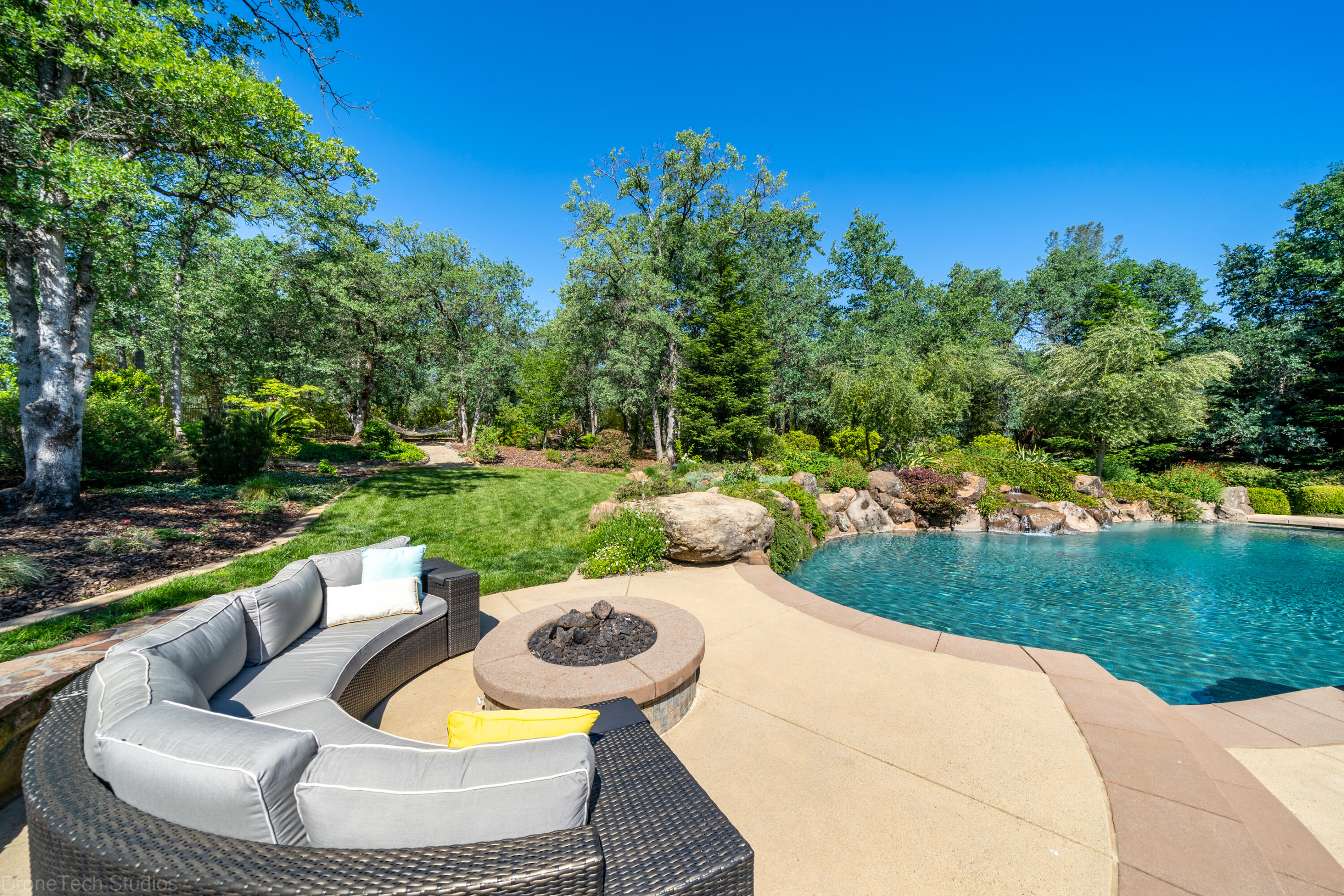 13096 Tierra Heights Road Redding, CA 96003 - Photo 38 of 105 Exterior-42