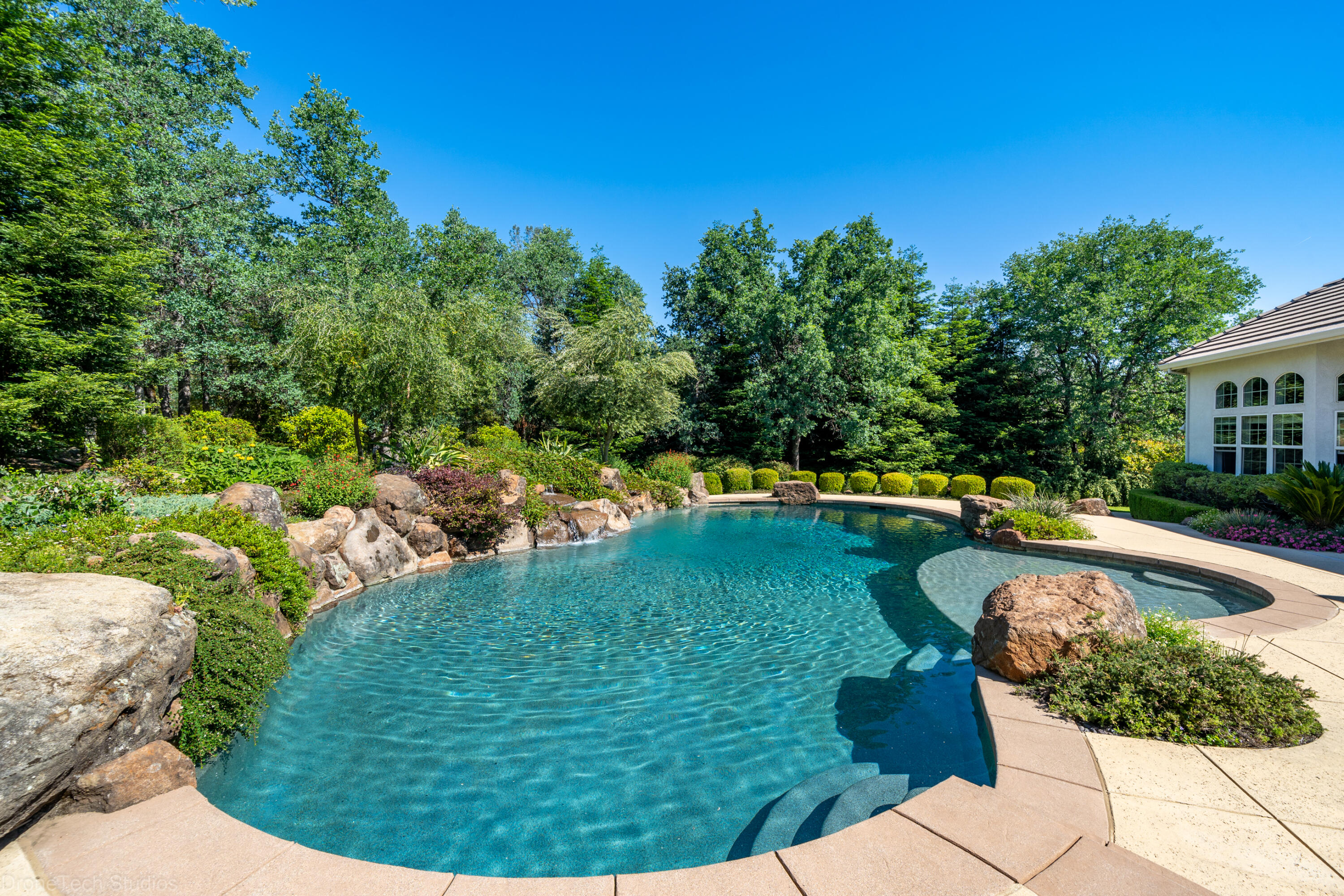 13096 Tierra Heights Road Redding, CA 96003 - Photo 39 of 105 Exterior-46