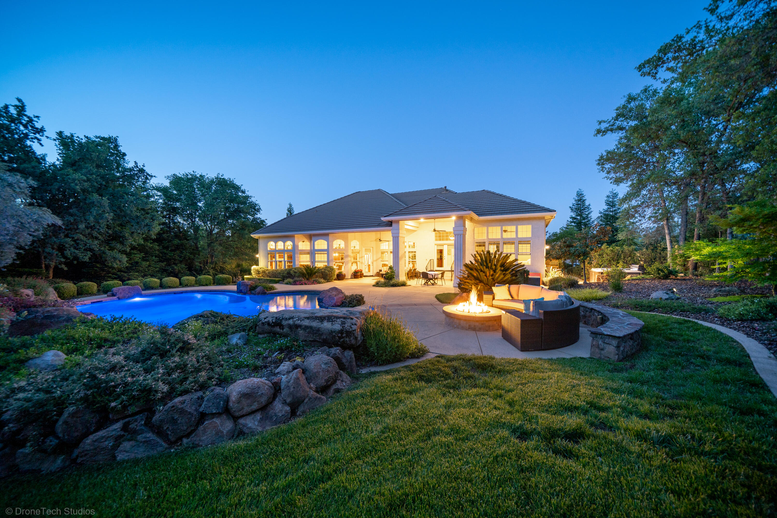 13096 Tierra Heights Road Redding, CA 96003 - Photo 4 of 105 Night-13