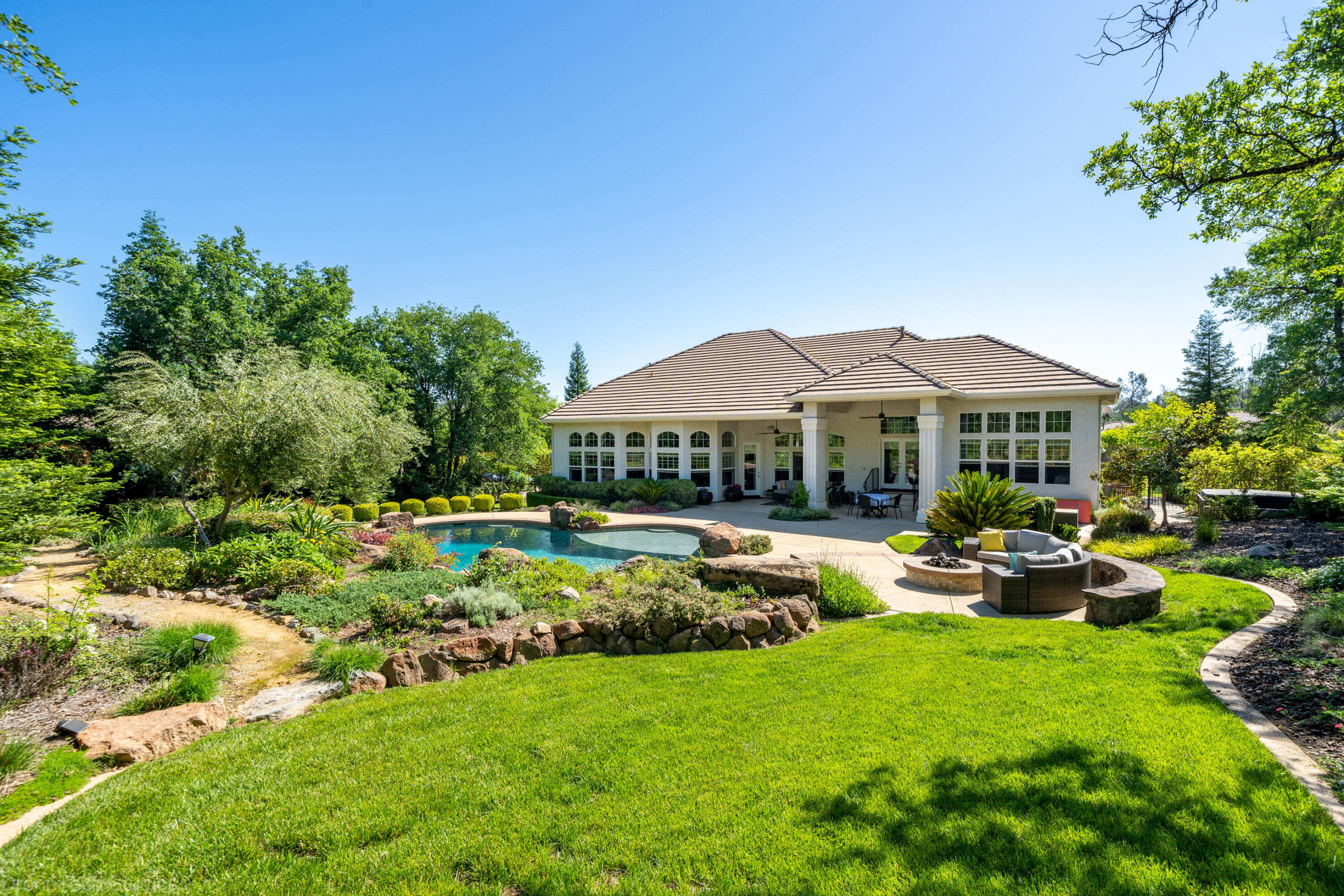 13096 Tierra Heights Road Redding, CA 96003 - Photo 41 of 105 Exterior-54