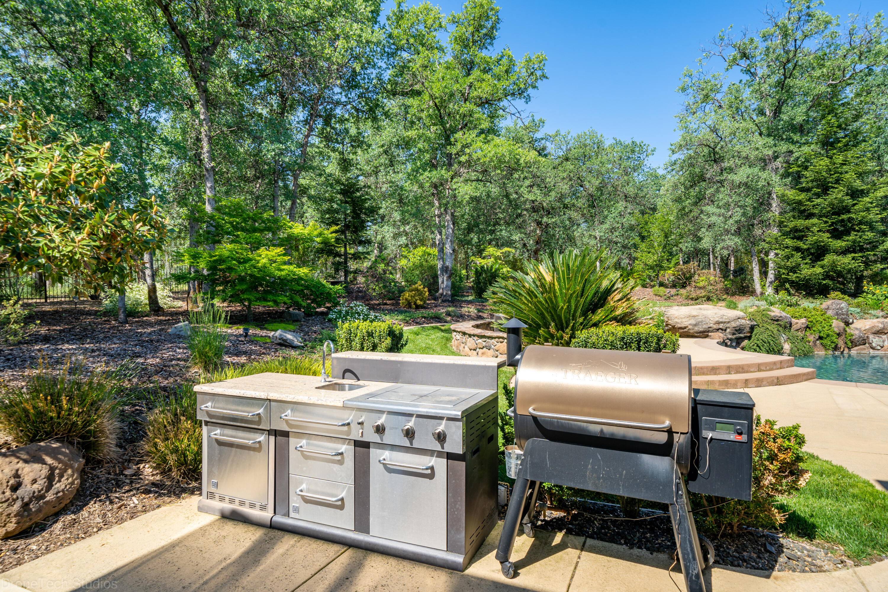 13096 Tierra Heights Road Redding, CA 96003 - Photo 42 of 105 Exterior-58