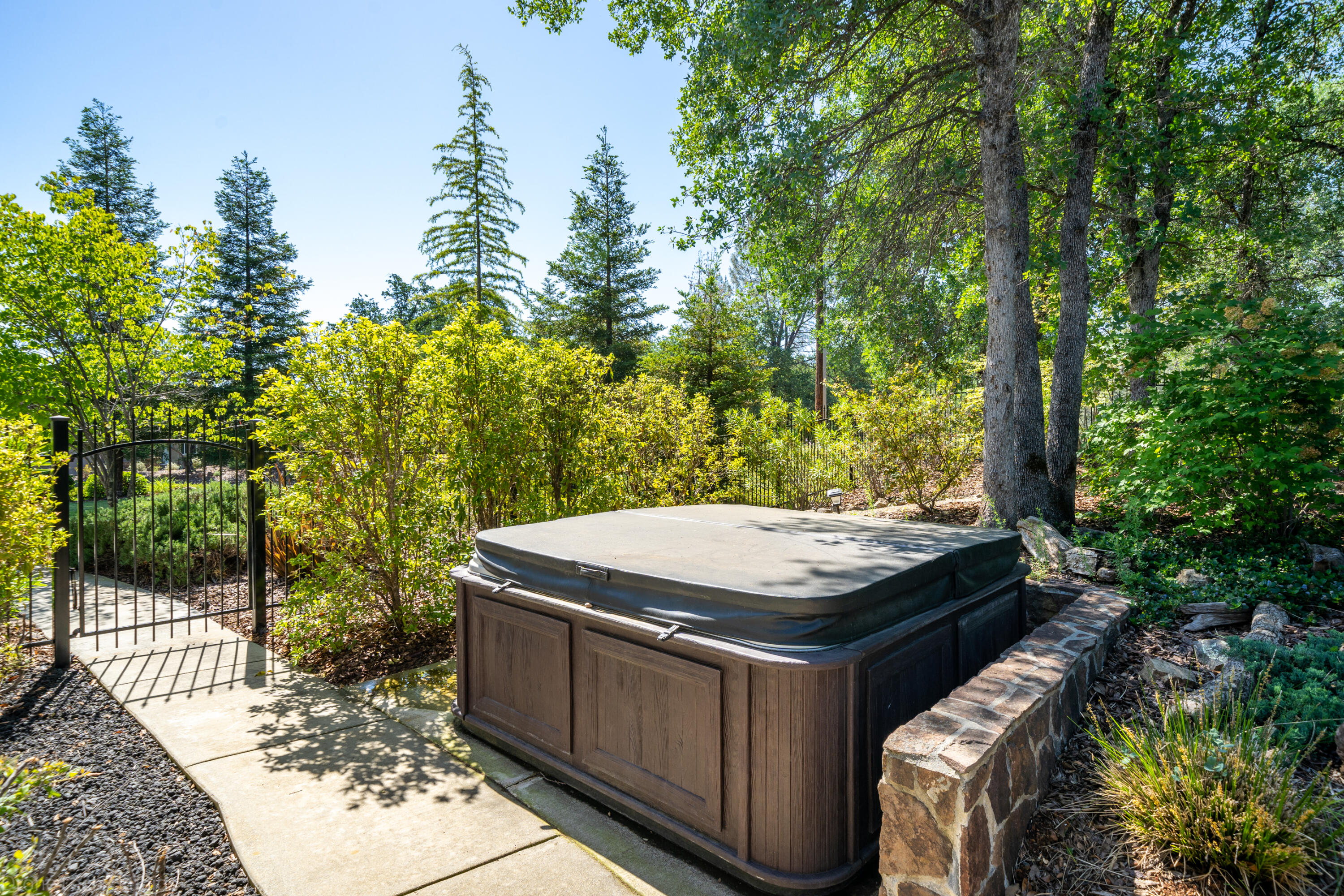 13096 Tierra Heights Road Redding, CA 96003 - Photo 43 of 105 Exterior-61