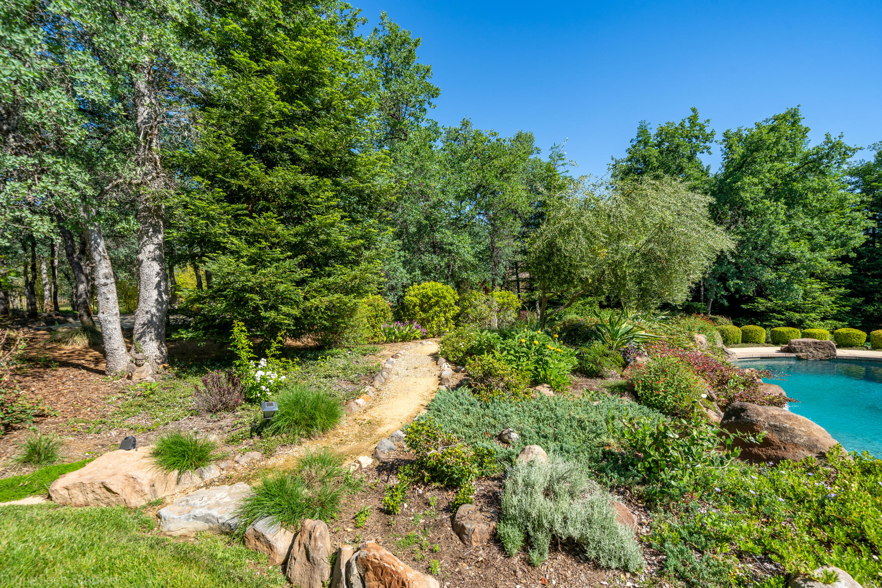 13096 Tierra Heights Road Redding, CA 96003 - Photo 44 of 105 Exterior-63