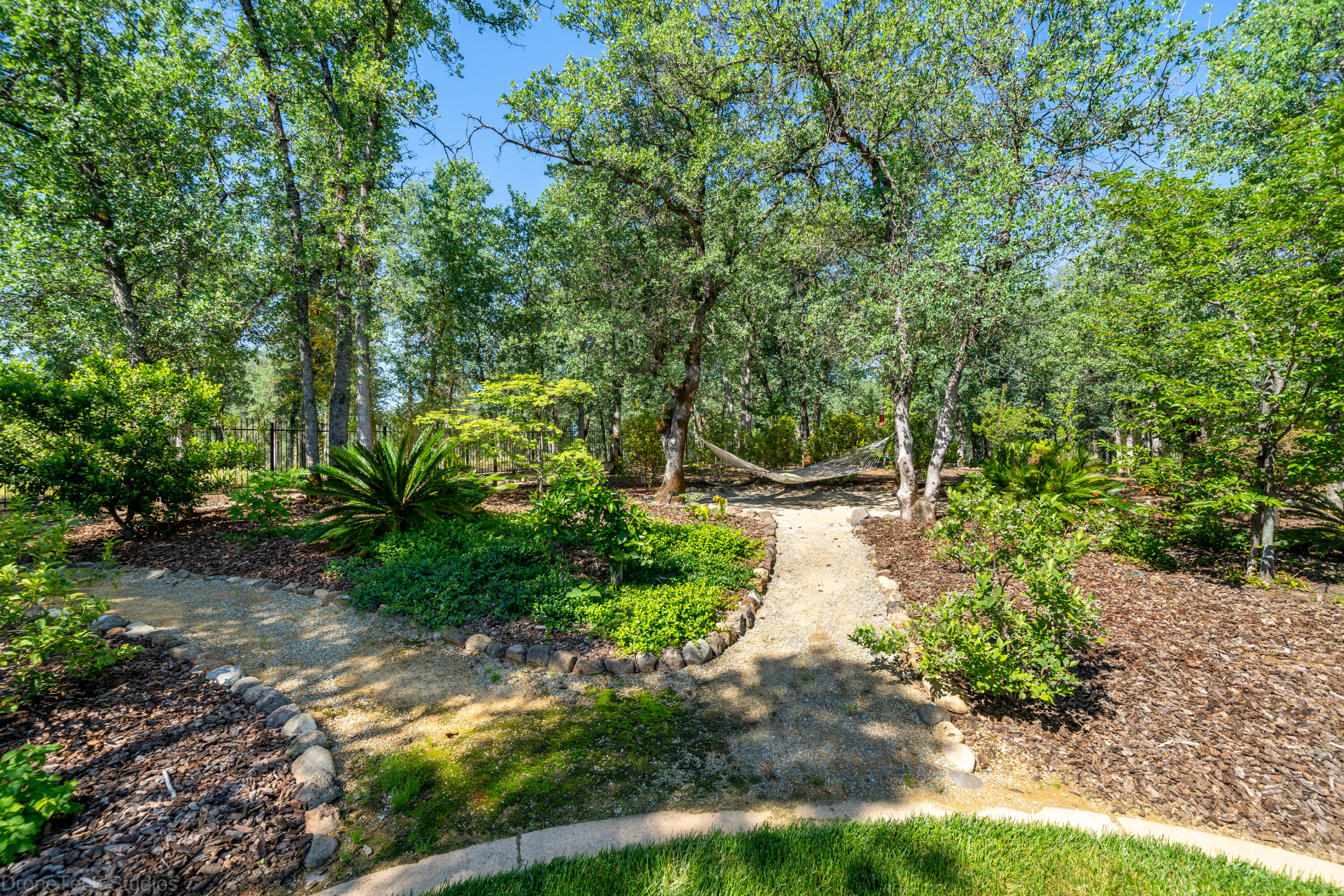 13096 Tierra Heights Road Redding, CA 96003 - Photo 45 of 105 Exterior-64