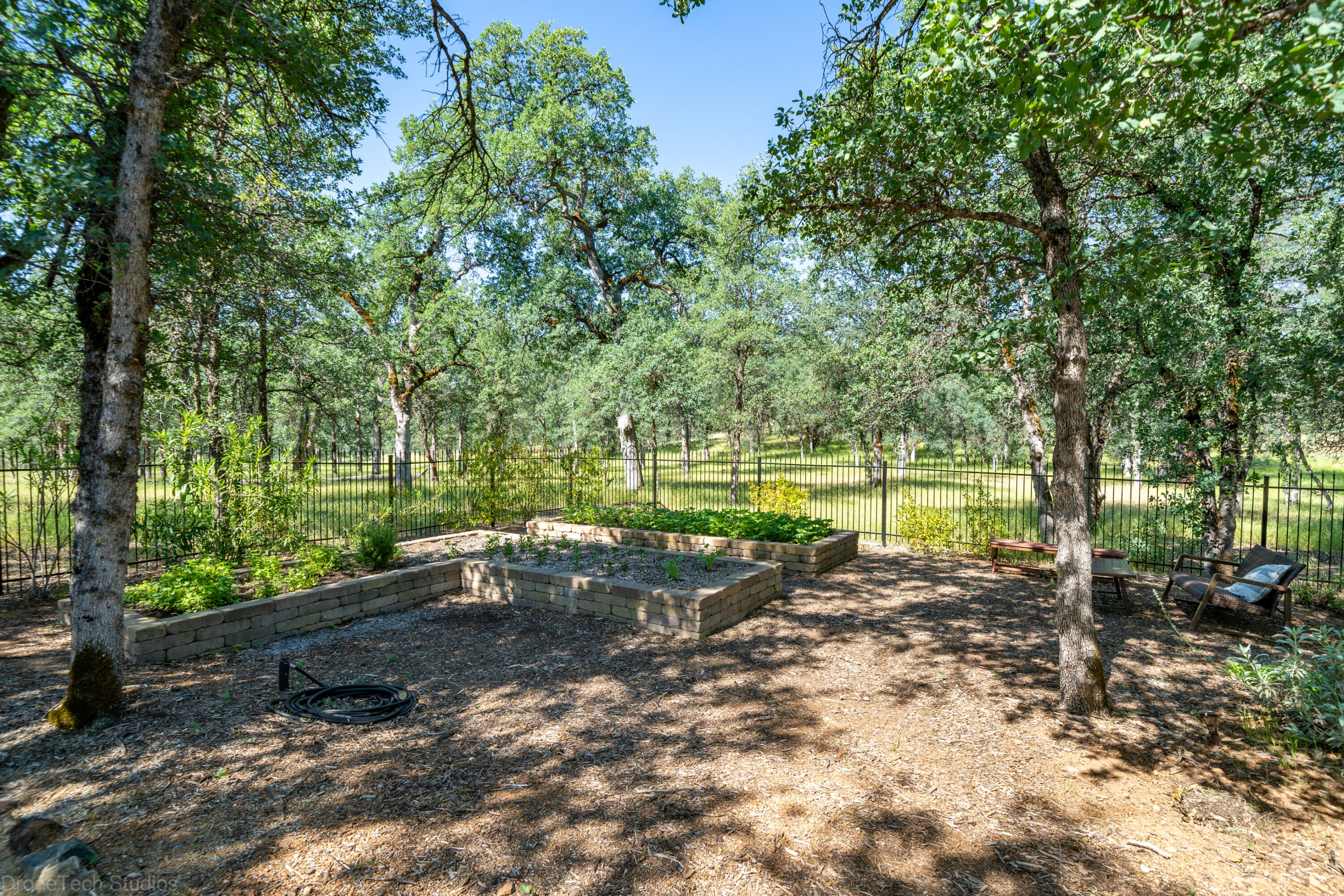 13096 Tierra Heights Road Redding, CA 96003 - Photo 60 of 105 Exterior-86