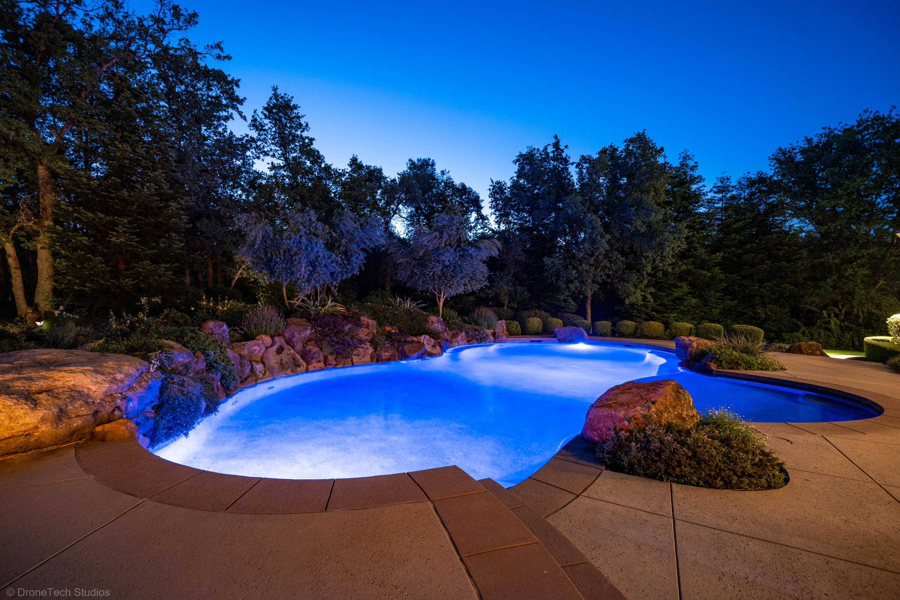 13096 Tierra Heights Road Redding, CA 96003 - Photo 6 of 105 Night-30