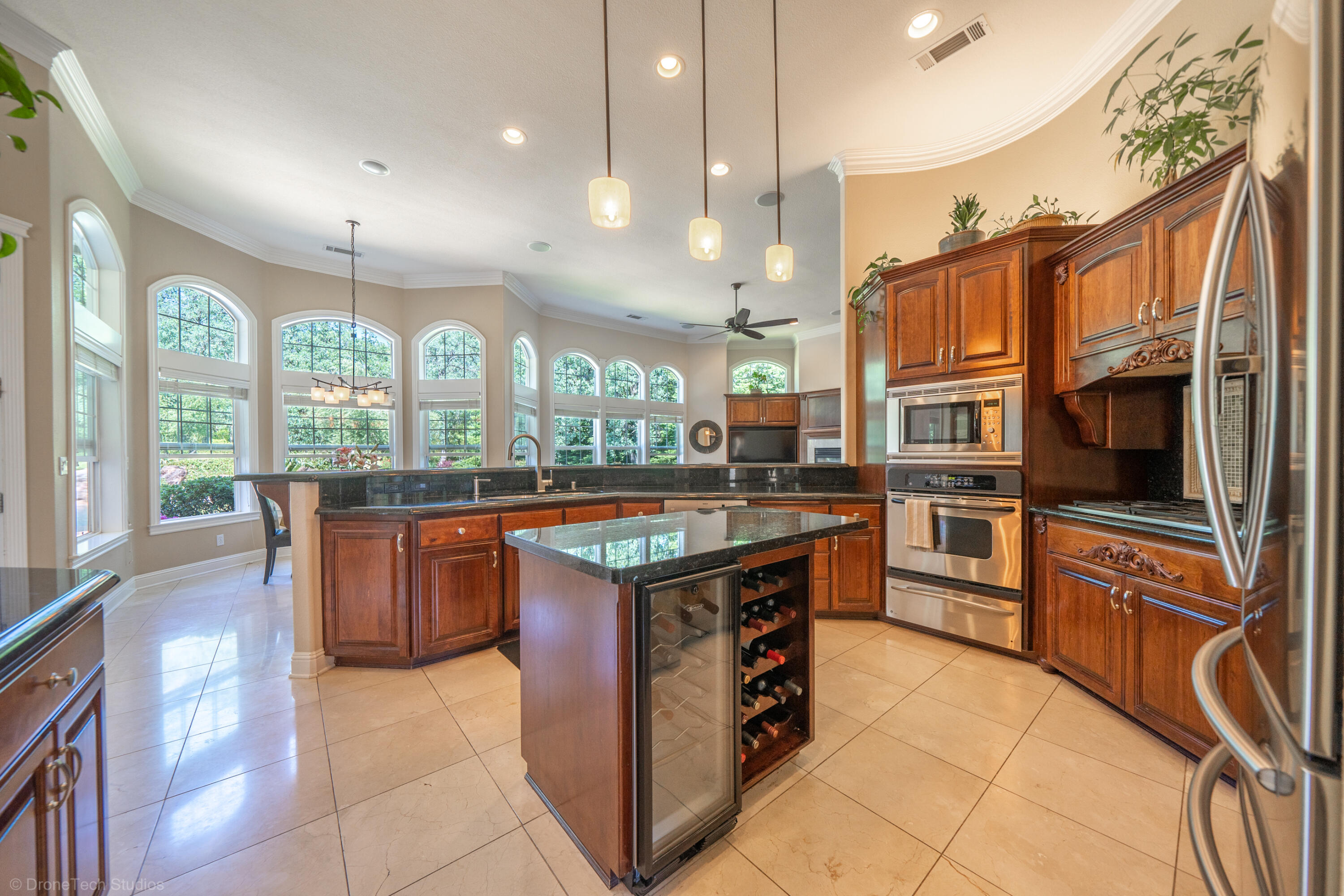 13096 Tierra Heights Road Redding, CA 96003 - Photo 8 of 105 Interior-18