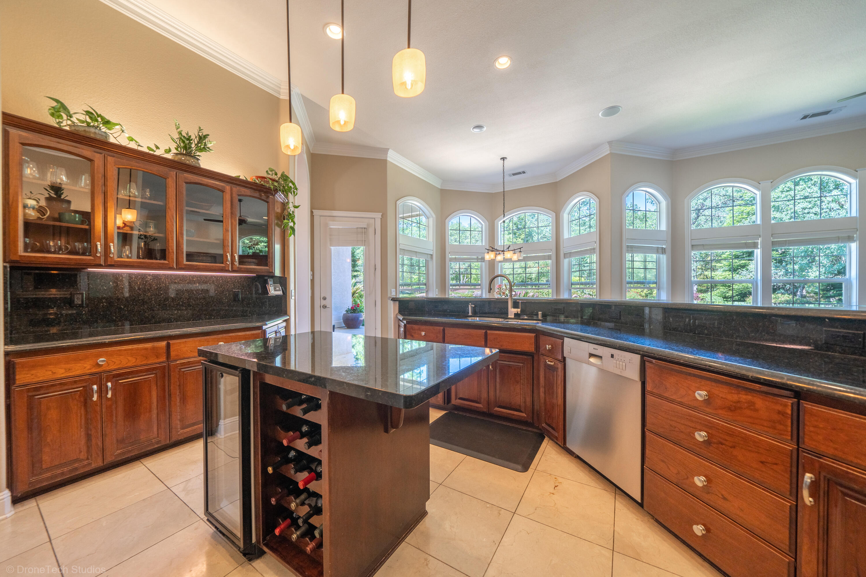 13096 Tierra Heights Road Redding, CA 96003 - Photo 9 of 105 Interior-19