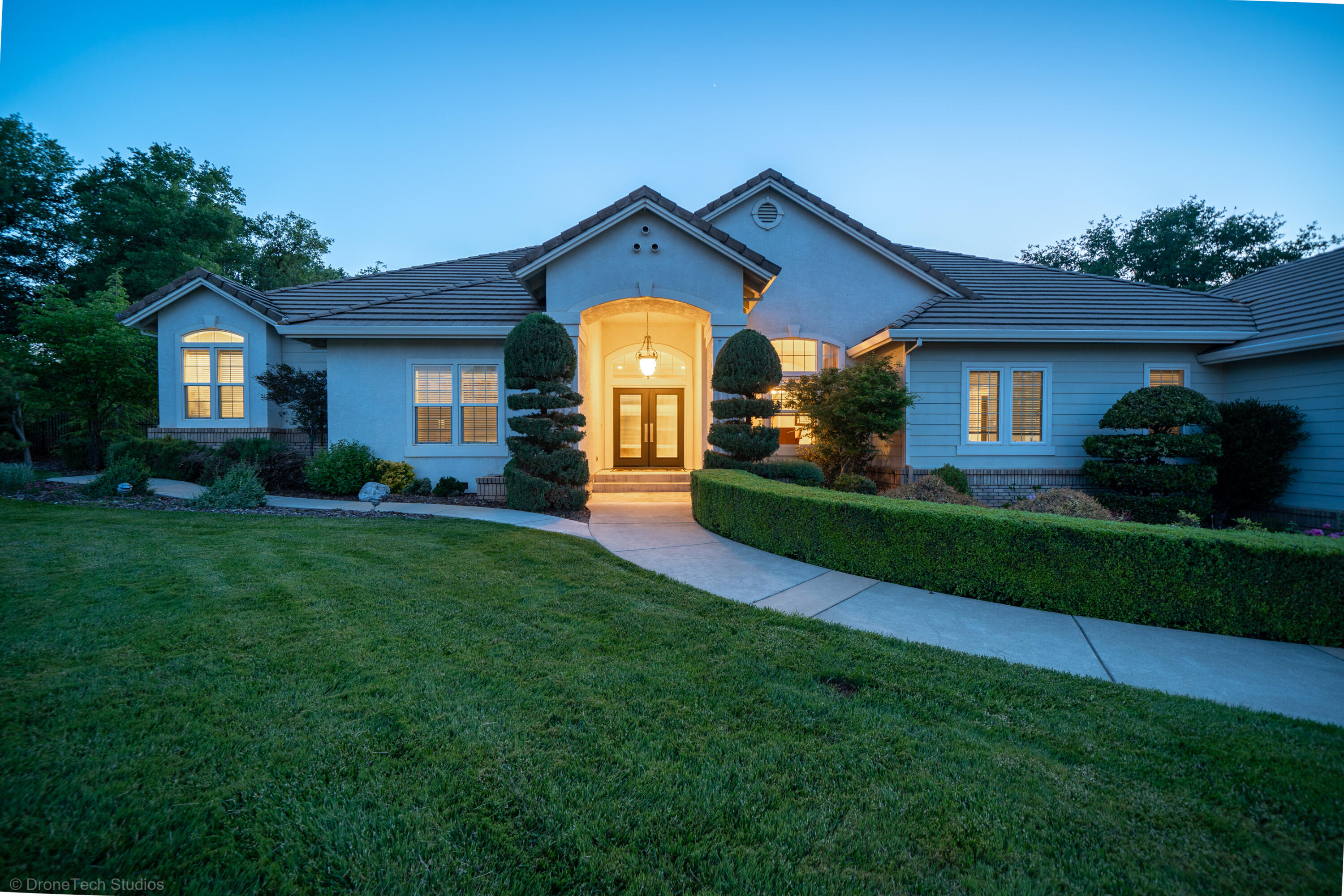 13096 Tierra Heights Road Redding, CA 96003 - Photo 92 of 105 Night-6