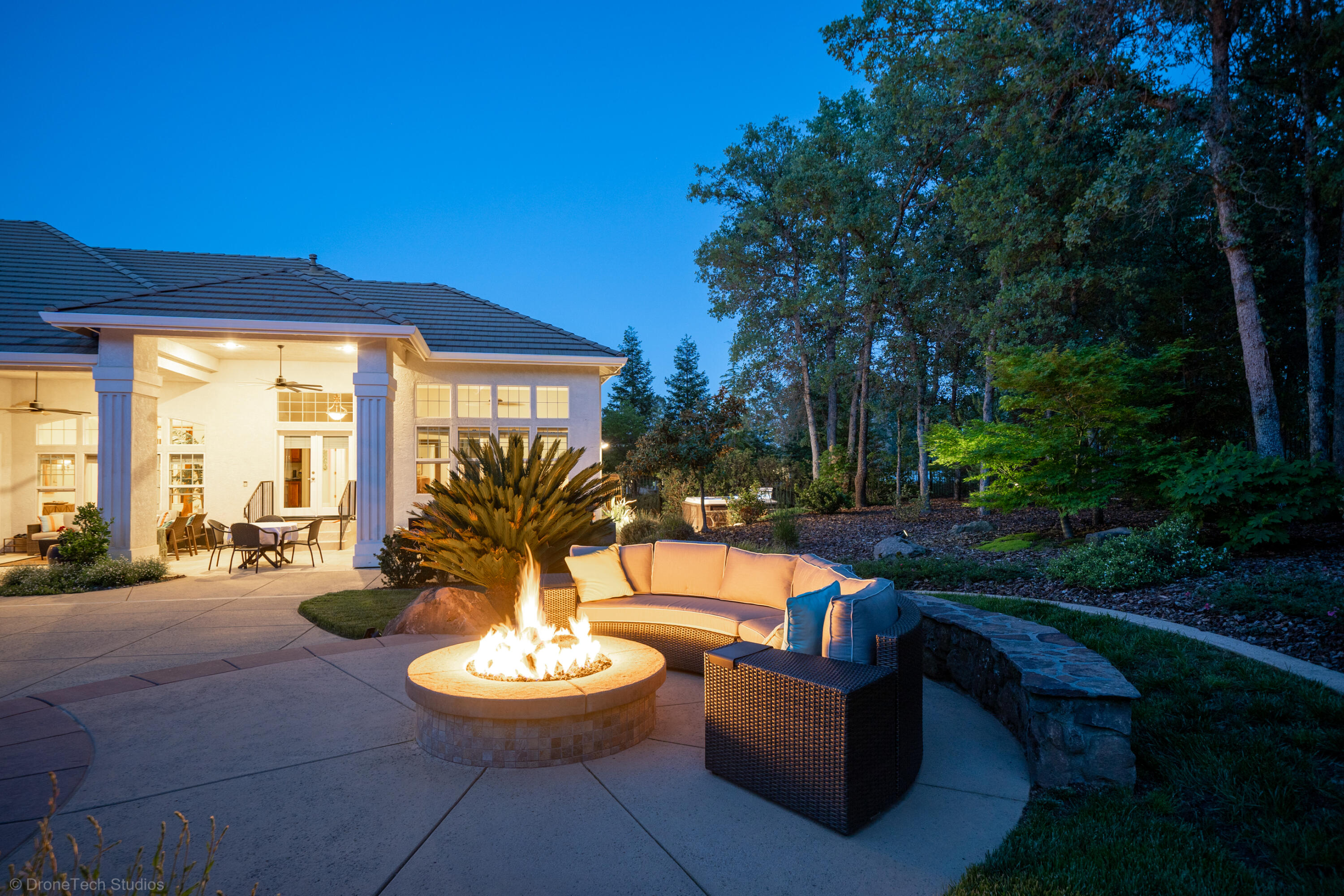 13096 Tierra Heights Road Redding, CA 96003 - Photo 94 of 105 Night-10