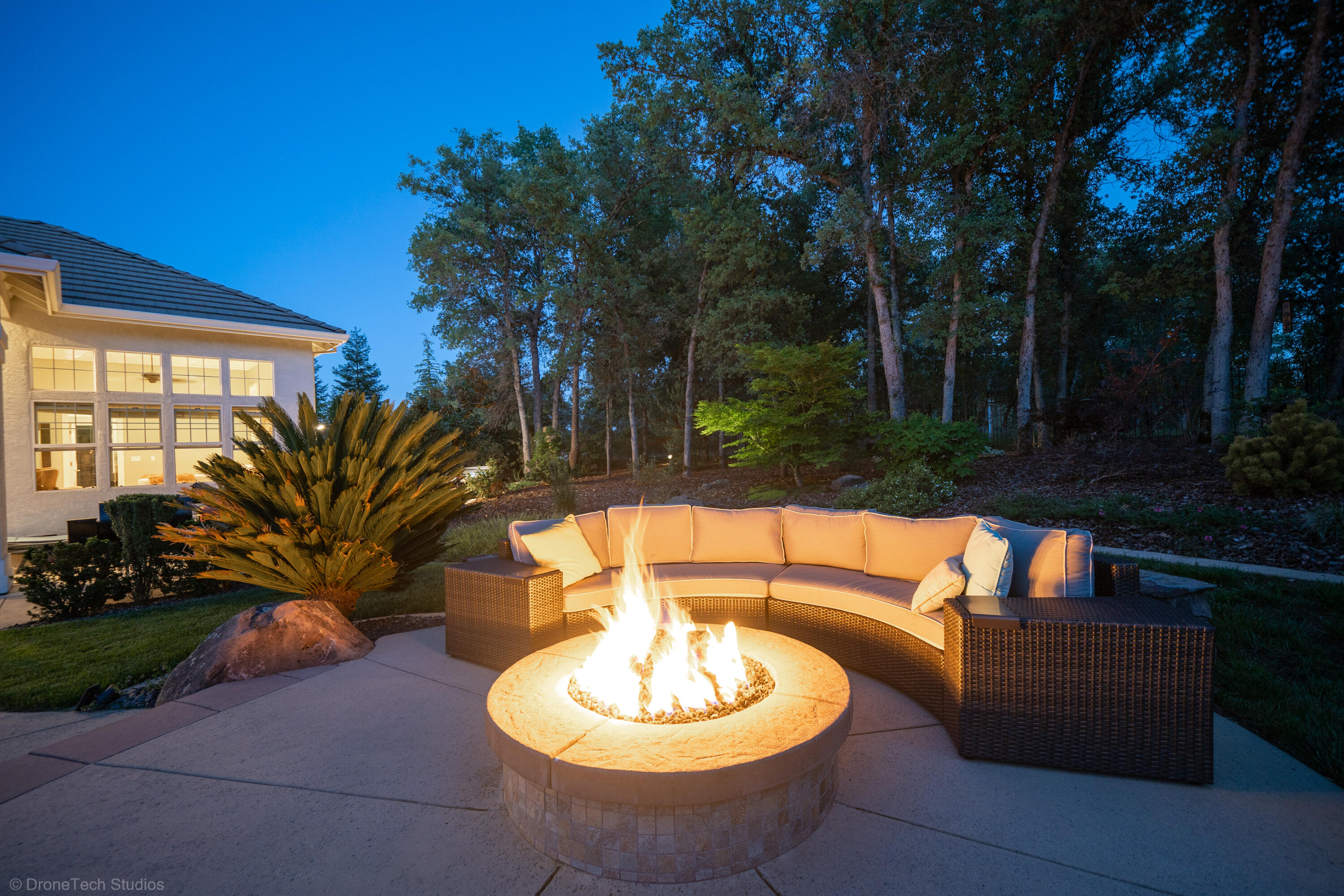 13096 Tierra Heights Road Redding, CA 96003 - Photo 97 of 105 Night-11