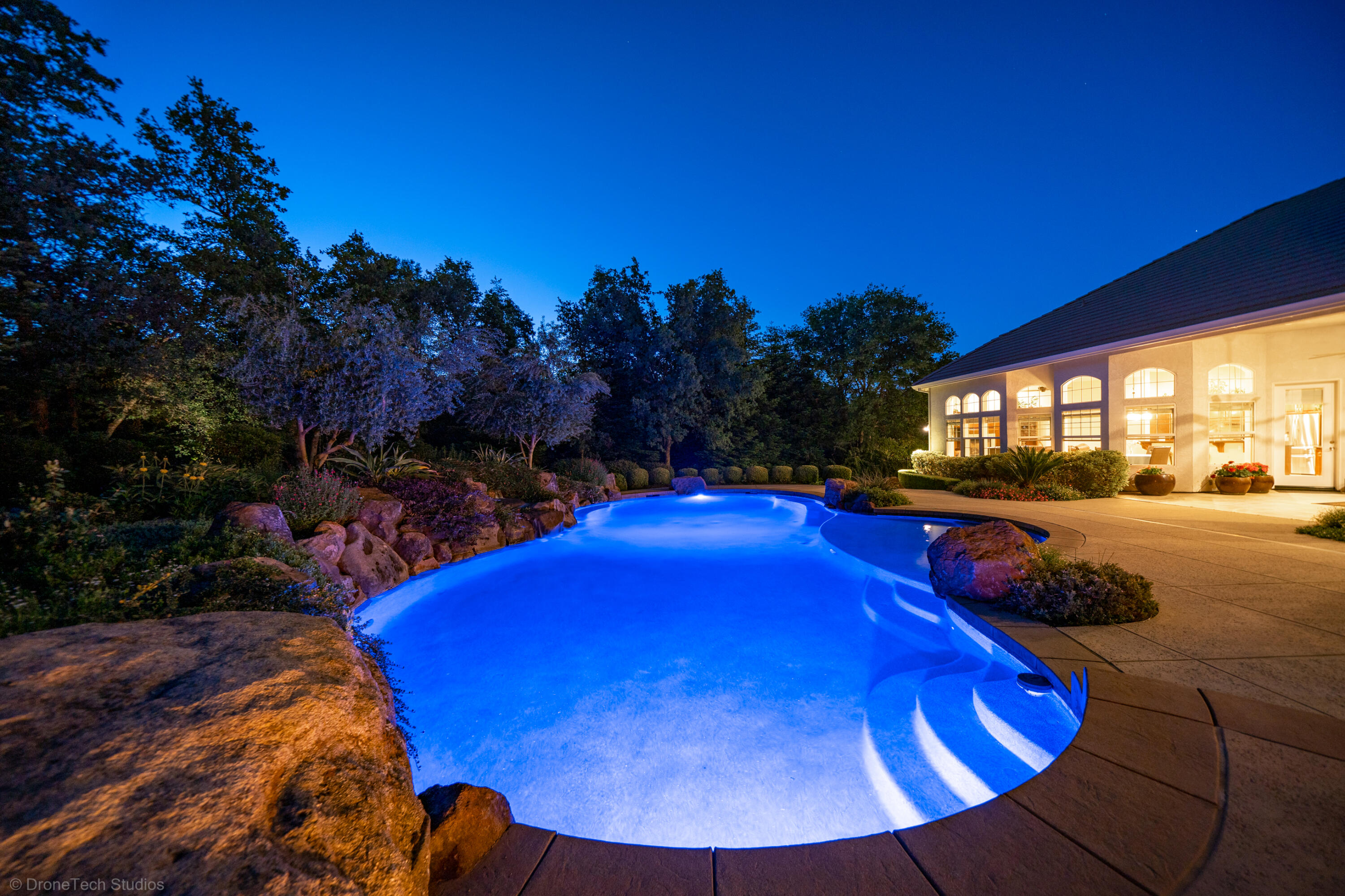 13096 Tierra Heights Road Redding, CA 96003 - Photo 99 of 105 Night-29