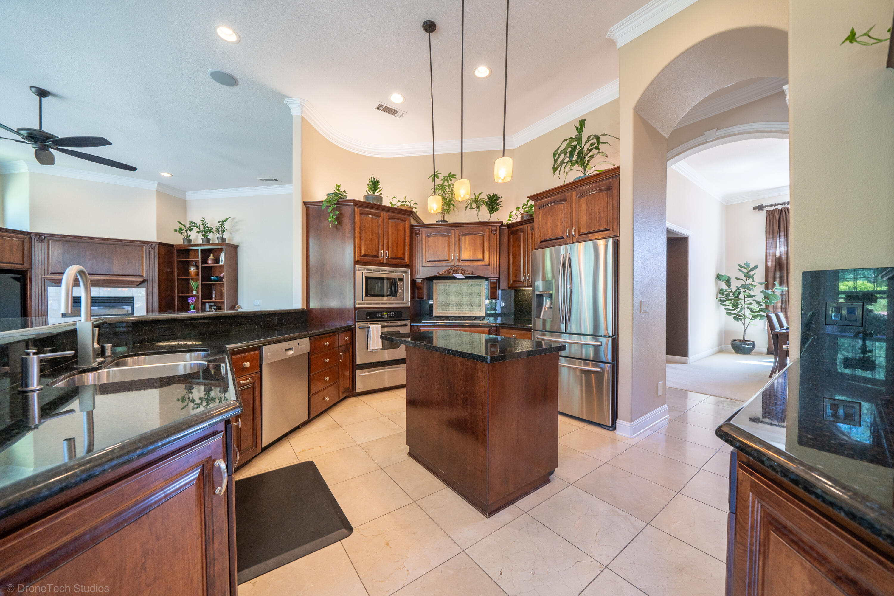 13096 Tierra Heights Road Redding, CA 96003 - Photo 10 of 105 Interior-17
