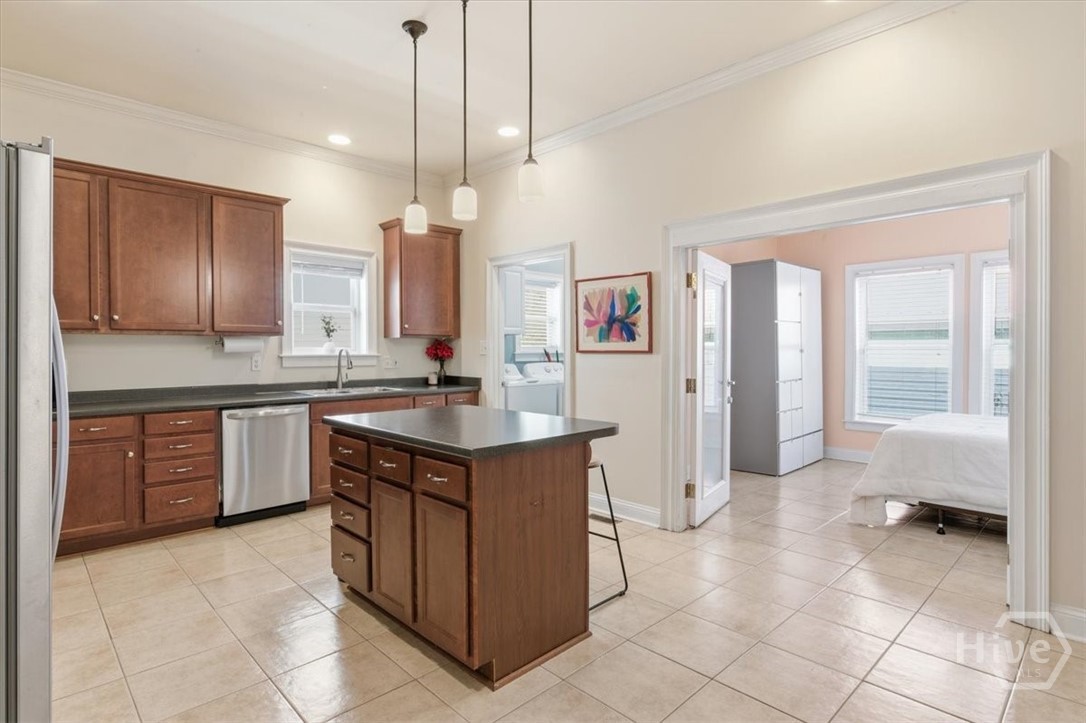 516 West 37th Street Savannah, GA 31415 - Photo 14 of 43 Large oversize Kitchen