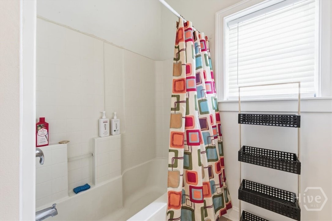 516 West 37th Street Savannah, GA 31415 - Photo 27 of 43 Shower
