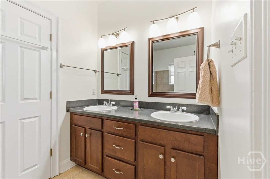 516 West 37th Street Savannah, GA 31415 - Photo 33 of 43 Primary Bathroom Double Vanities