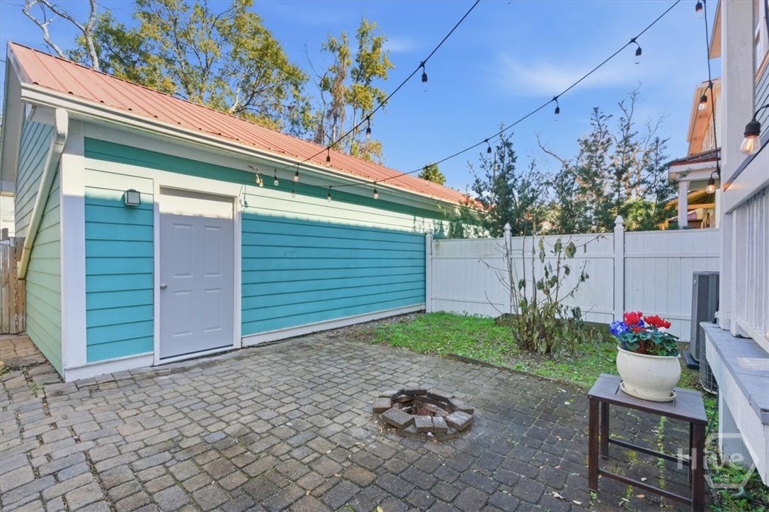 516 West 37th Street Savannah, GA 31415 - Photo 39 of 43 Courtyard, anf Garage Entry