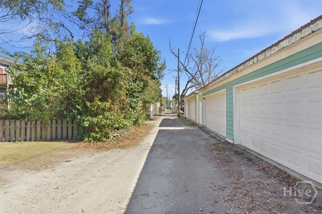 516 West 37th Street Savannah, GA 31415 - Photo 40 of 43 Private 2-car Garage