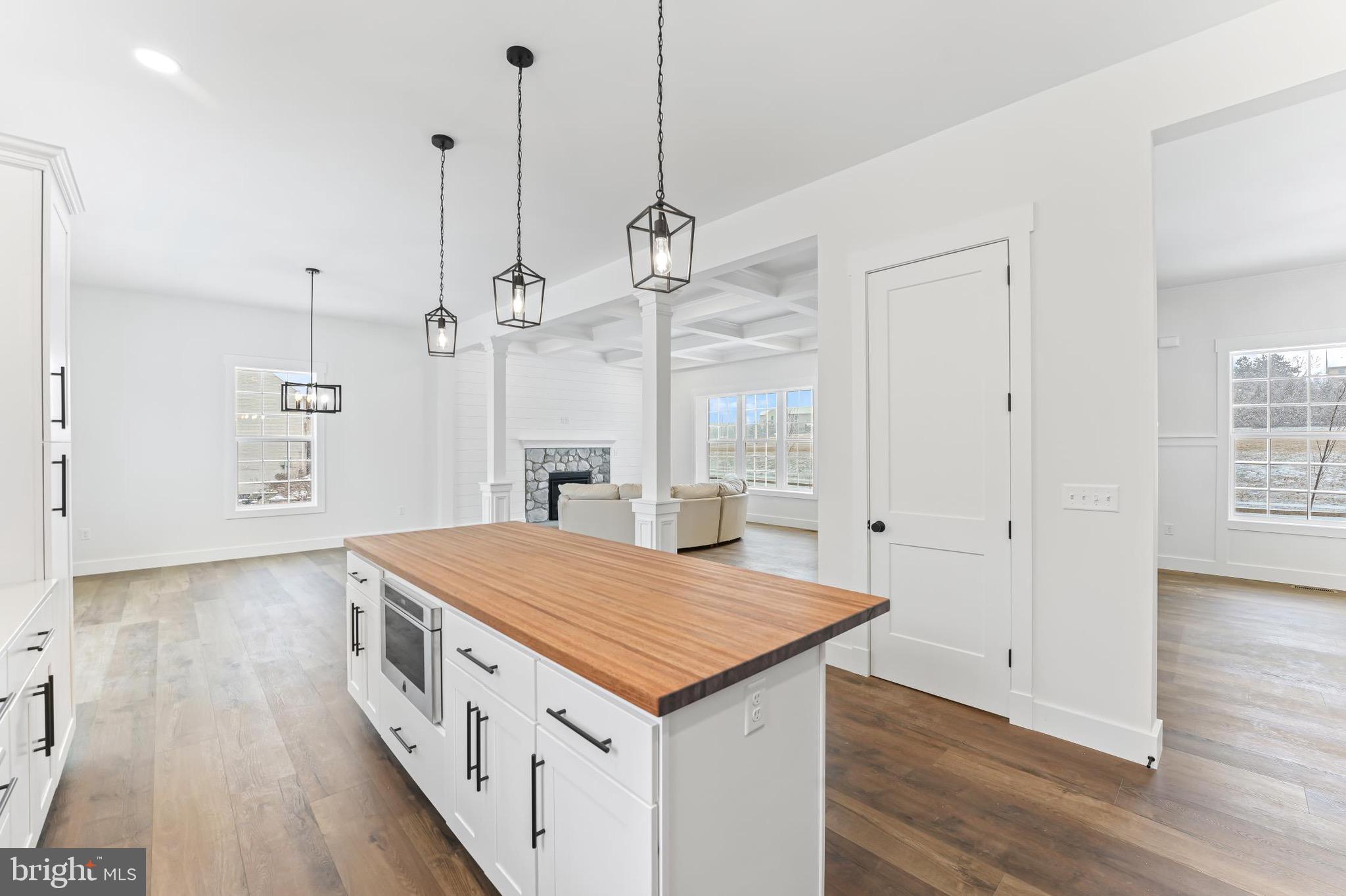 179 Ellicott Road Avondale, PA 19311 - Photo 8 of 56 a kitchen that has a lot of countertop in it
