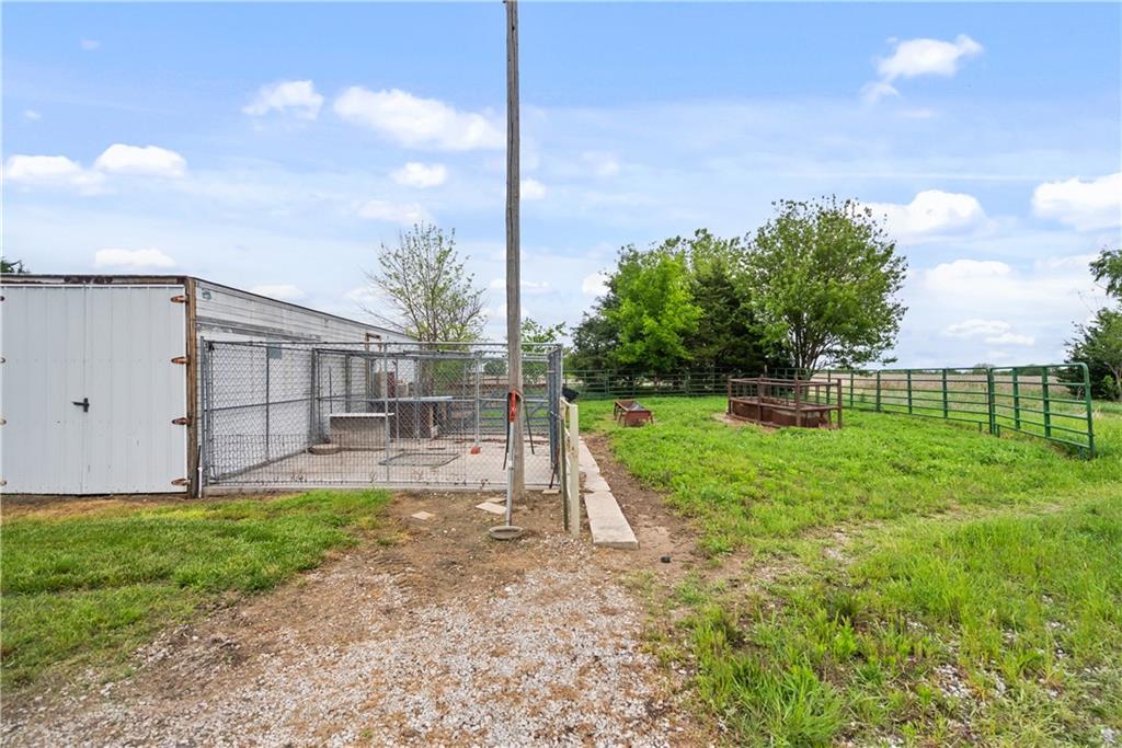 1504 17000 Road Parsons, KS 67357 - Photo 74 of 90