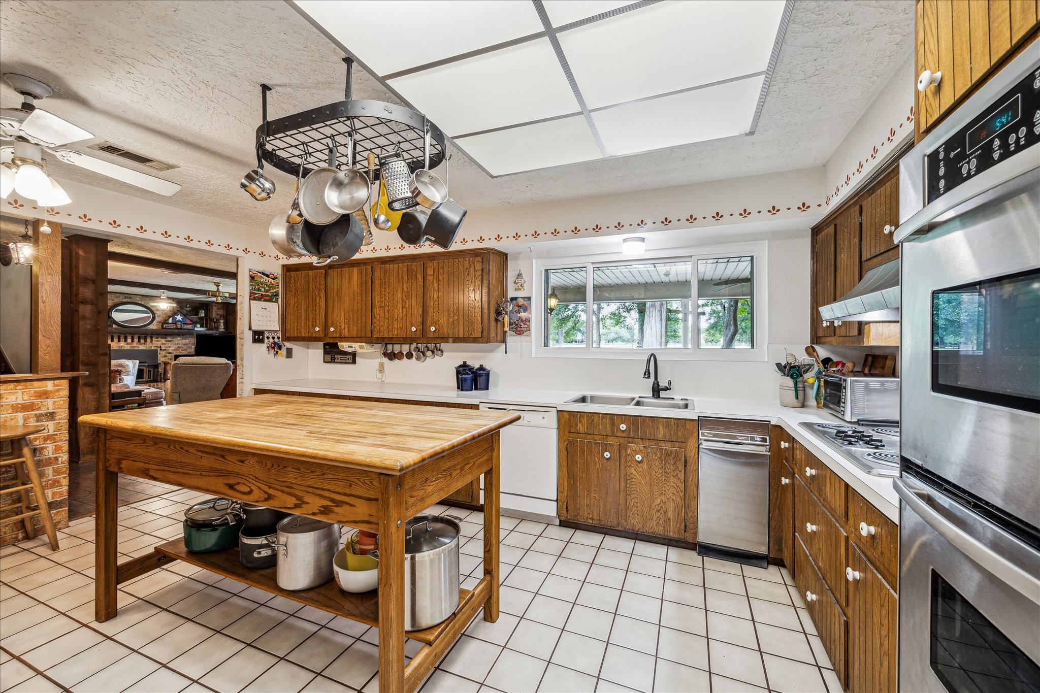 17814 Seidel Cemetary Road Tomball, TX 77377 - Photo 16 of 30 a kitchen with a sink appliances and cabinets