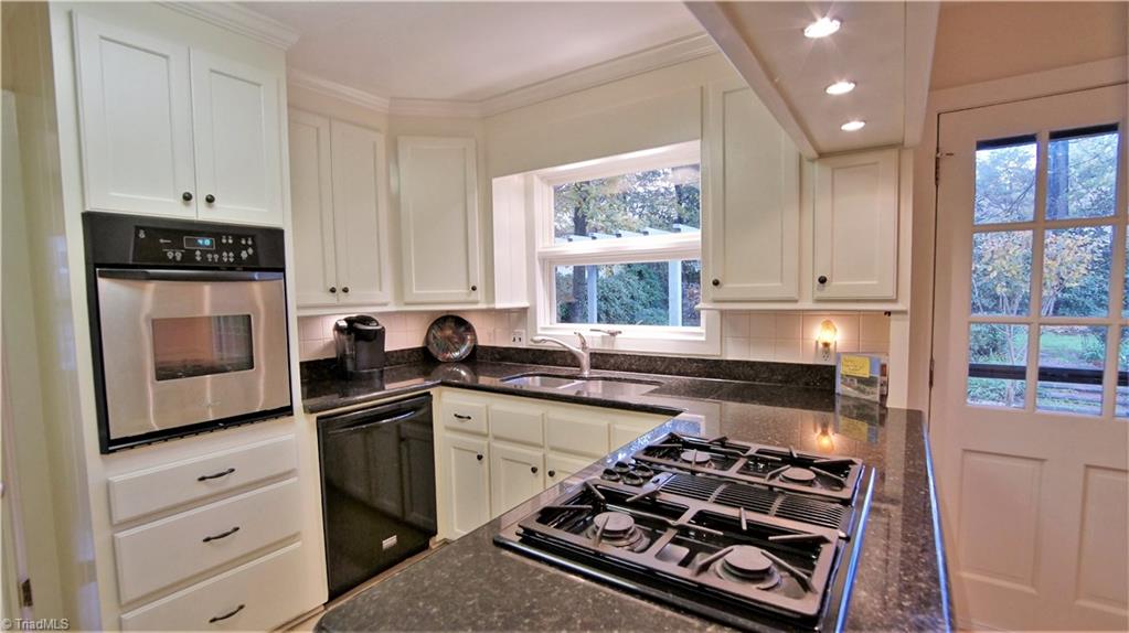 3020 Prytania Road Winston-Salem, NC 27106 - Photo 9 of 29
