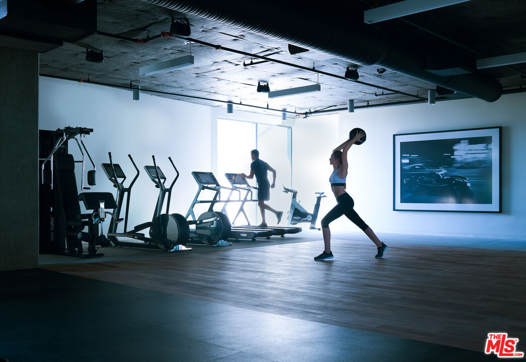 8500 West Sunset, Unit E711 Los Angeles, CA 90069 - Photo 4 of 10 a view of a room with gym equipment