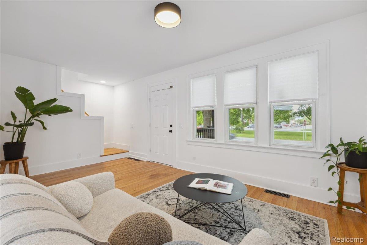 20940 Moross Road Grosse Pointe, MI 48236 - Photo 4 of 20 22-IMG_0916.jpg
