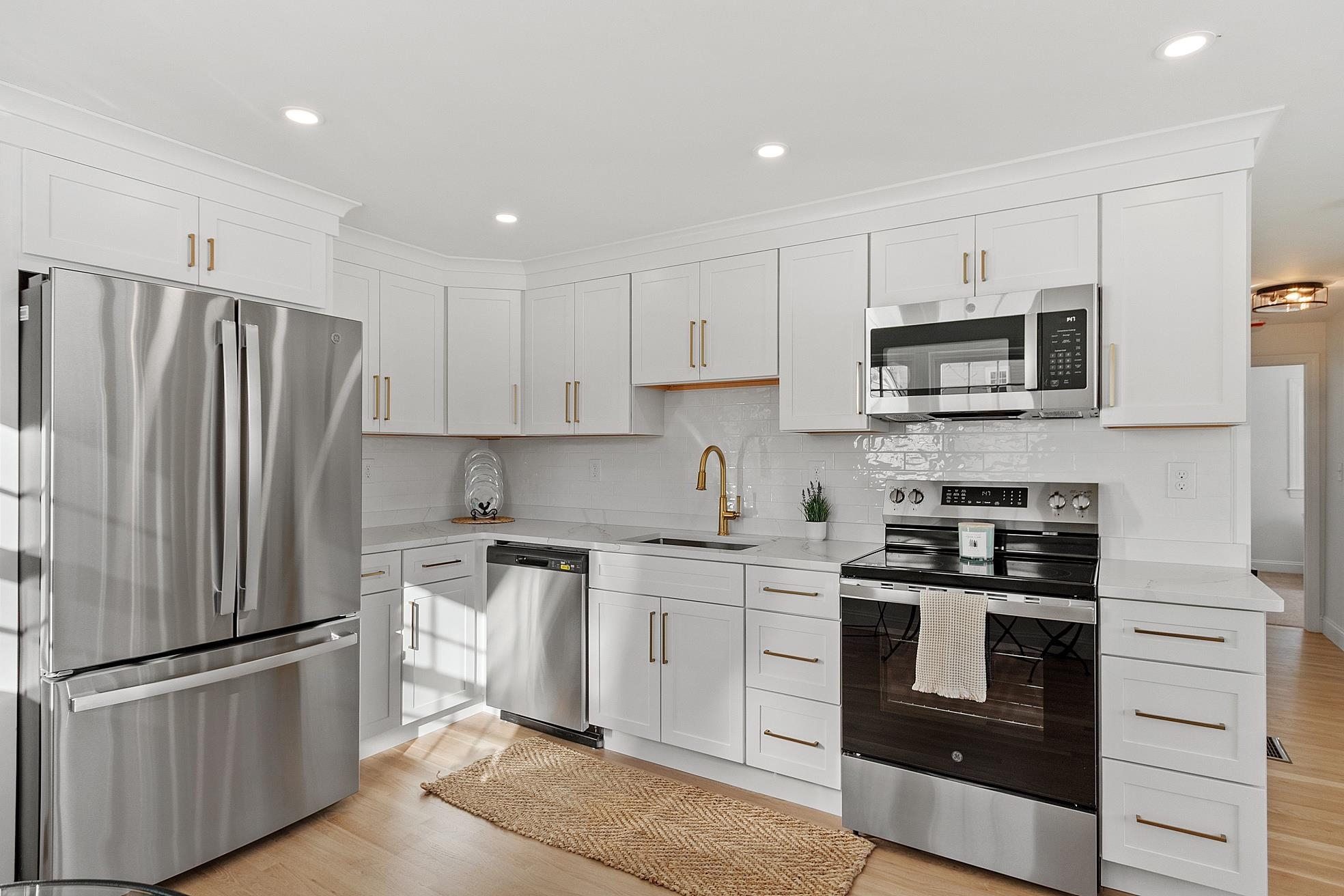 13 Centerville Drive Salem, NH 03079 - Photo 12 of 53