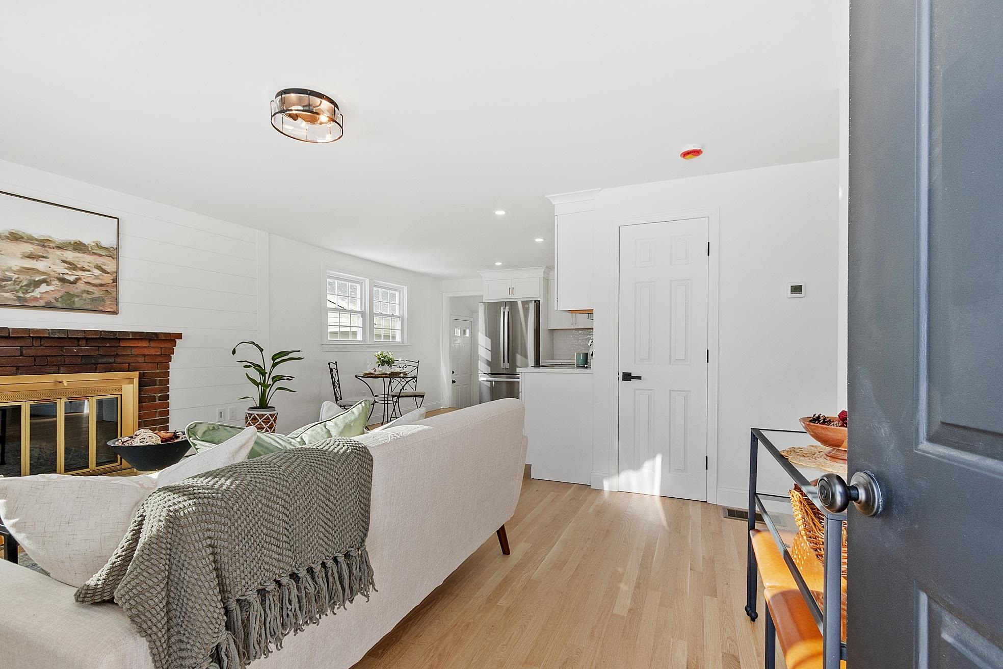 13 Centerville Drive Salem, NH 03079 - Photo 4 of 53