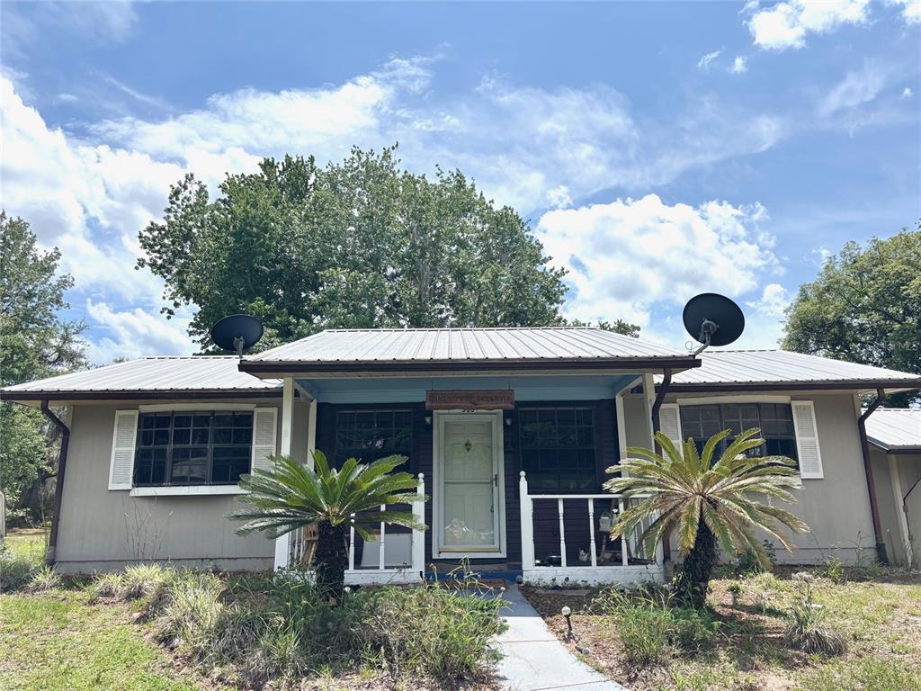 333 Riviera Drive Crescent City, FL 32112 - Photo 1 of 22 a front view of a house with garden