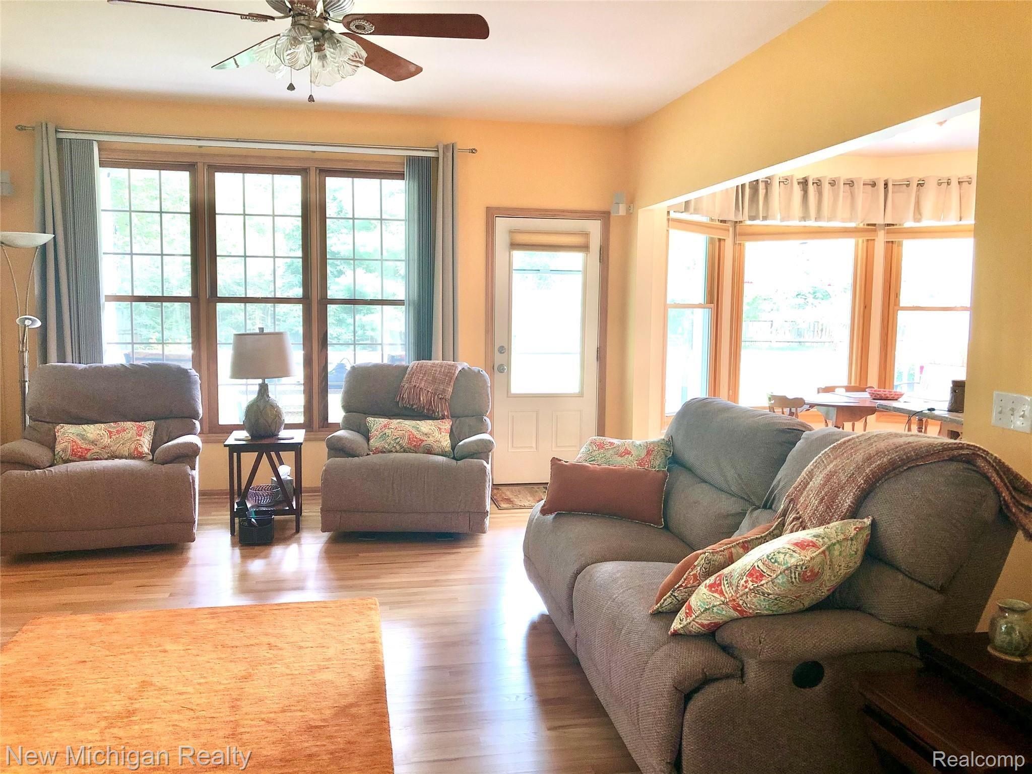 7052 West Ridge Drive Brighton, MI 48116 - Photo 10 of 32 A199A051-05B7-4DC0-A9E4-213ECC185058.jpeg