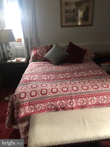 a view of entryway with a window