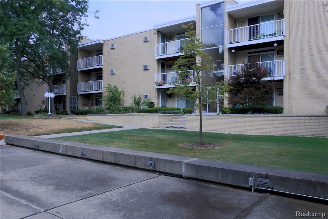 4909 Crooks Road, Unit D 3 Royal Oak, MI 48073 - Photo 2 of 18 Listing-2.jpg