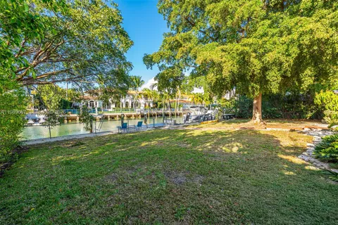$11,600,000 | 221 Knollwood Drive, Key Biscayne, FL 33149