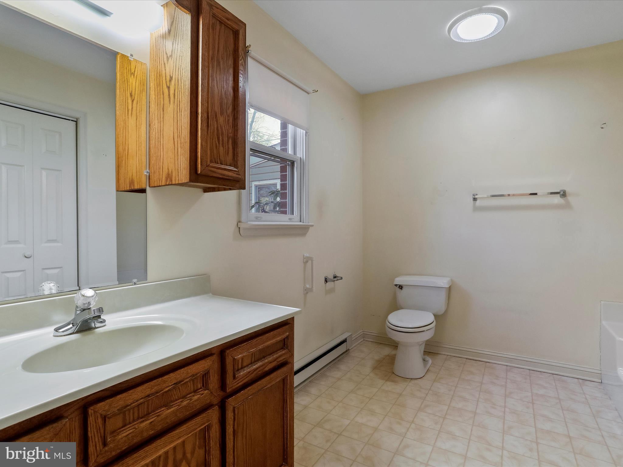 20036 Landis Road Hagerstown, MD 21740 - Photo 47 of 75 Primary private bathroom.