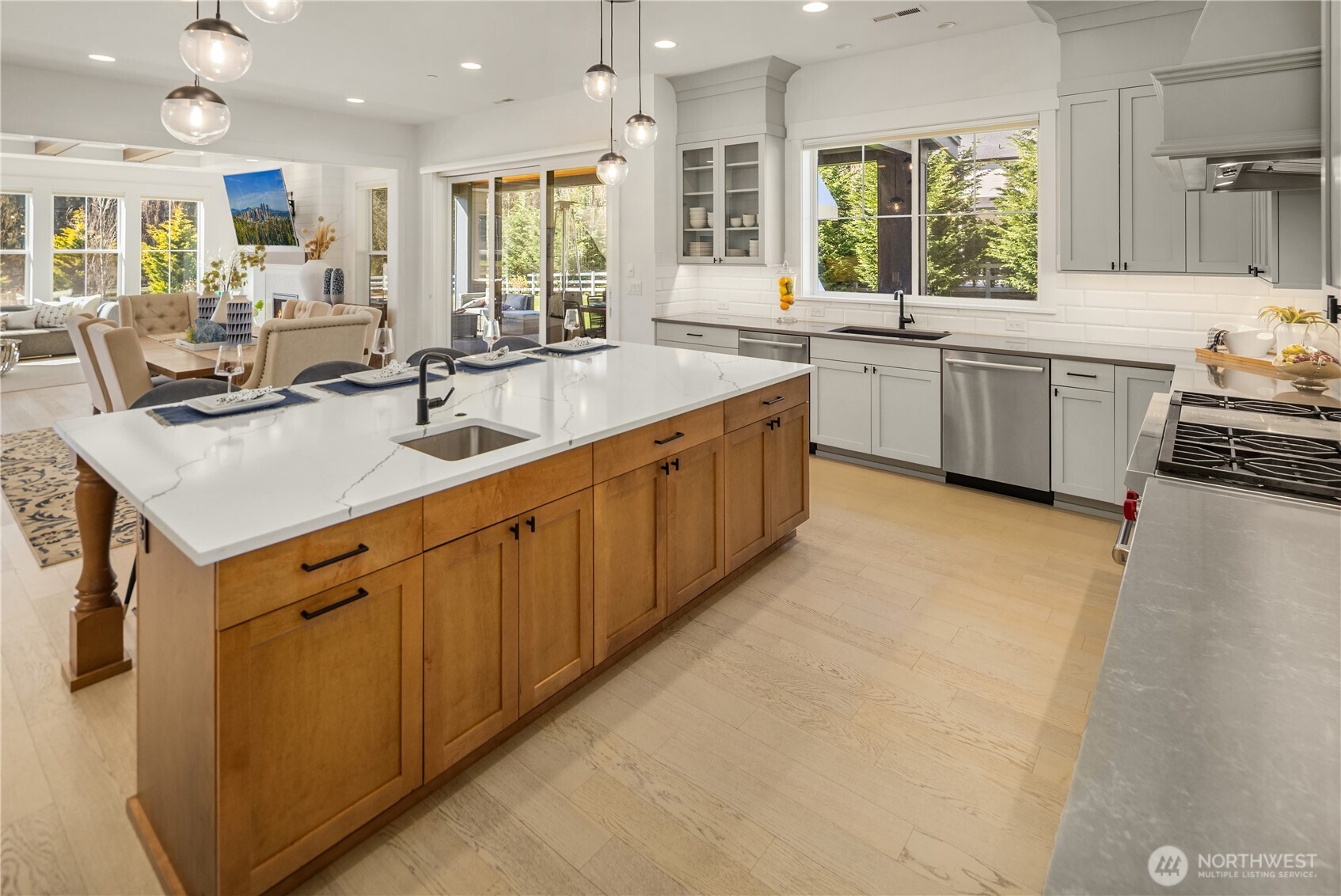 11688 Northeast 33rd Street Bellevue, WA 98005 - Photo 12 of 40