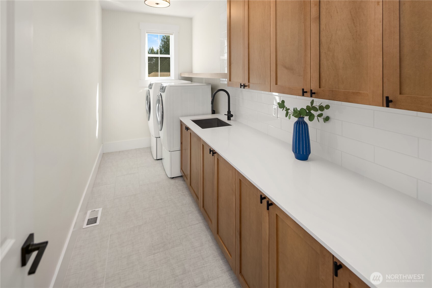 11688 Northeast 33rd Street Bellevue, WA 98005 - Photo 31 of 40