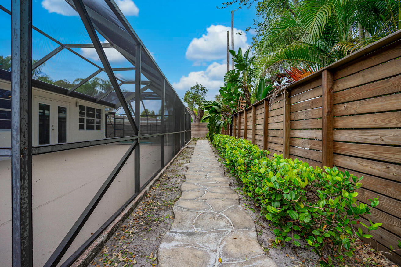 276 Southwest 7th Avenue Boca Raton, FL 33486 - Photo 41 of 44 41