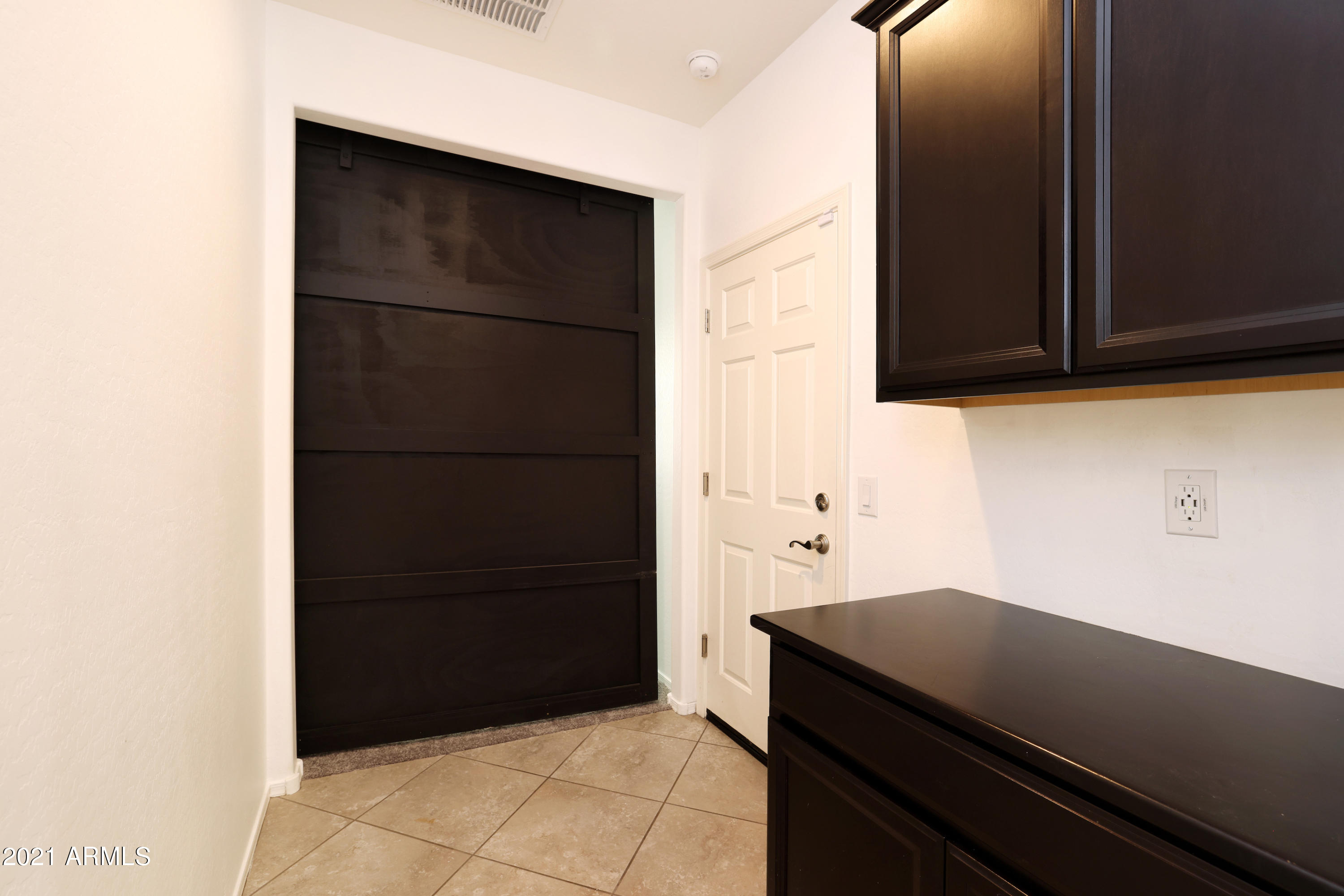 2527 East Beverly Road Phoenix, AZ 85042 - Photo 21 of 35 0H0A0983