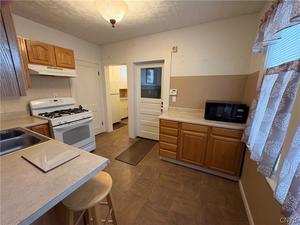 148 Culbert Street Syracuse, NY 13208 - Photo 6 of 21 Kitchen