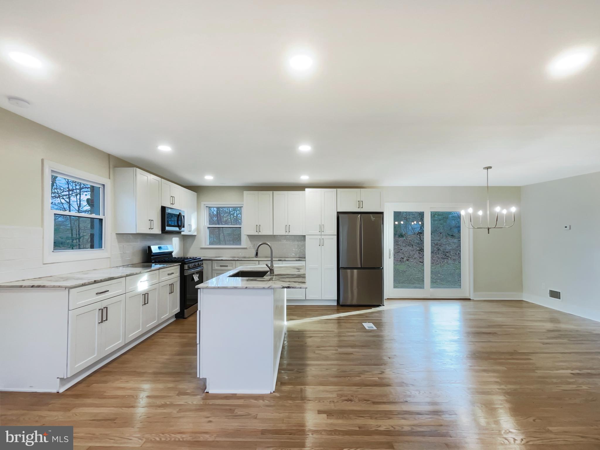 8613 Kerry Lane Springfield, VA 22152 - Photo 11 of 32 Gallery Image 11